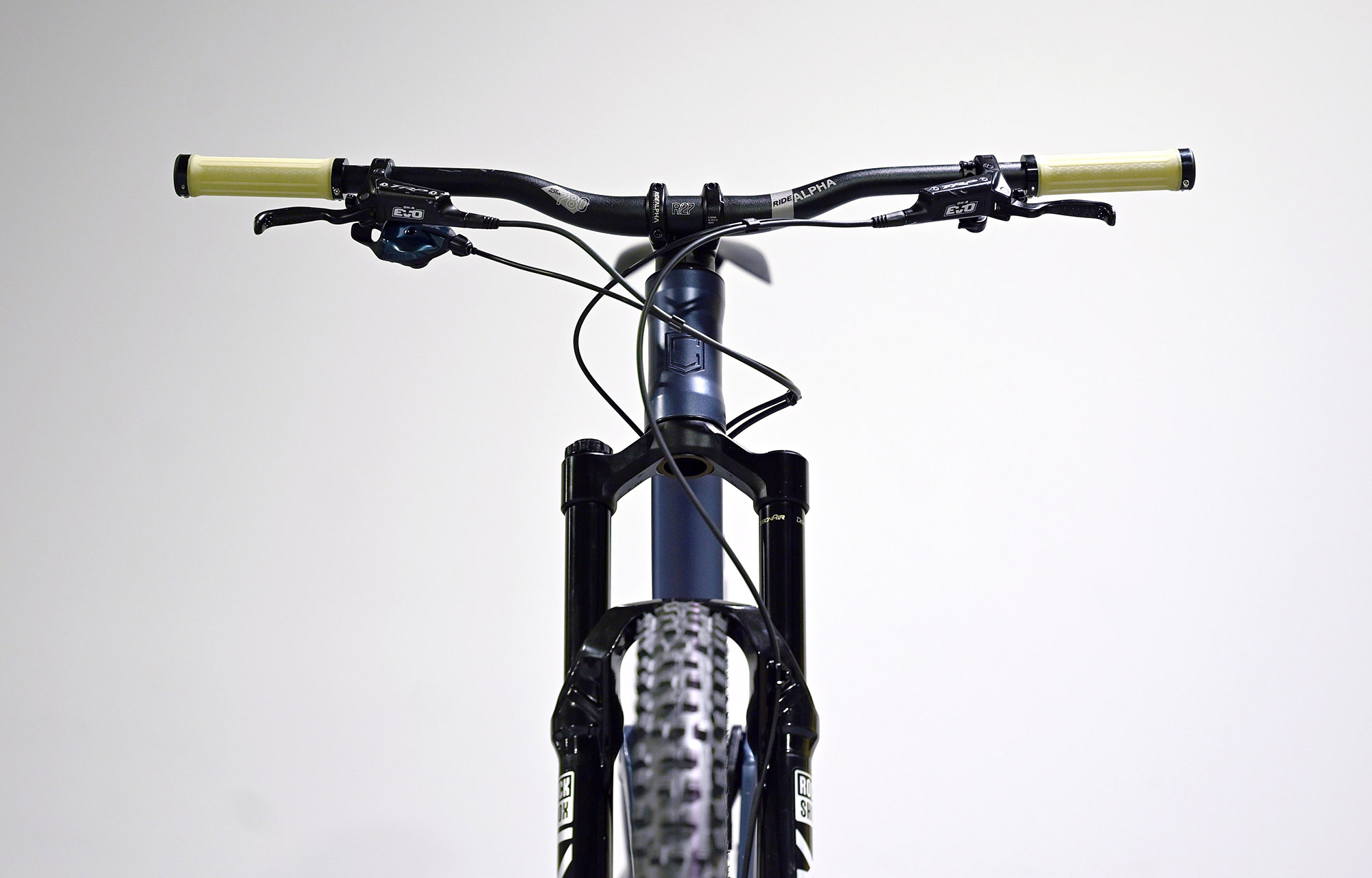 COMMENCAL META V5 RACE SPARKLY BLUE - M (23121302) image cover number large 2