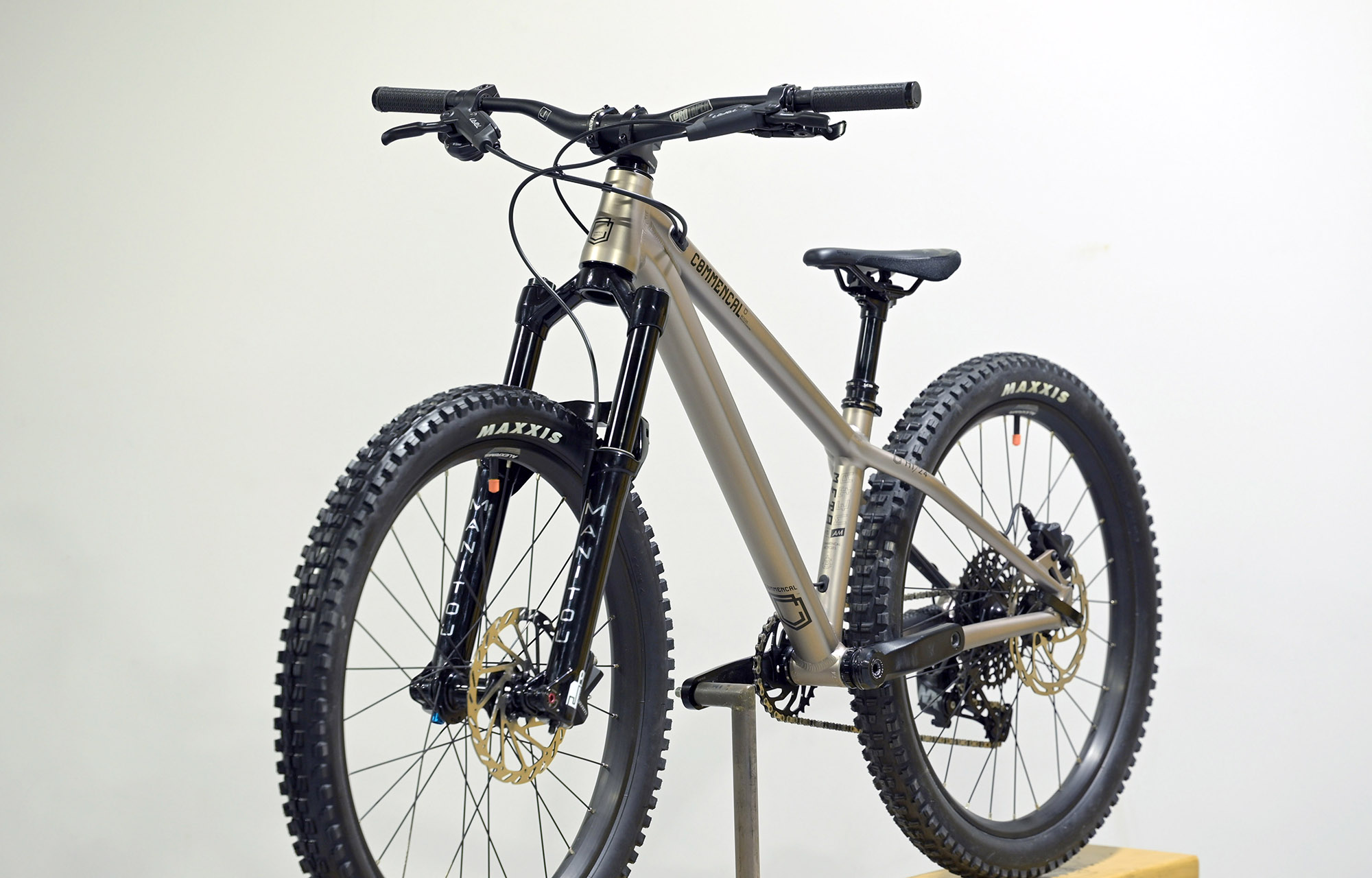 COMMENCAL META HT 24 CHAMPAGNE - (22170200) image cover number large 4