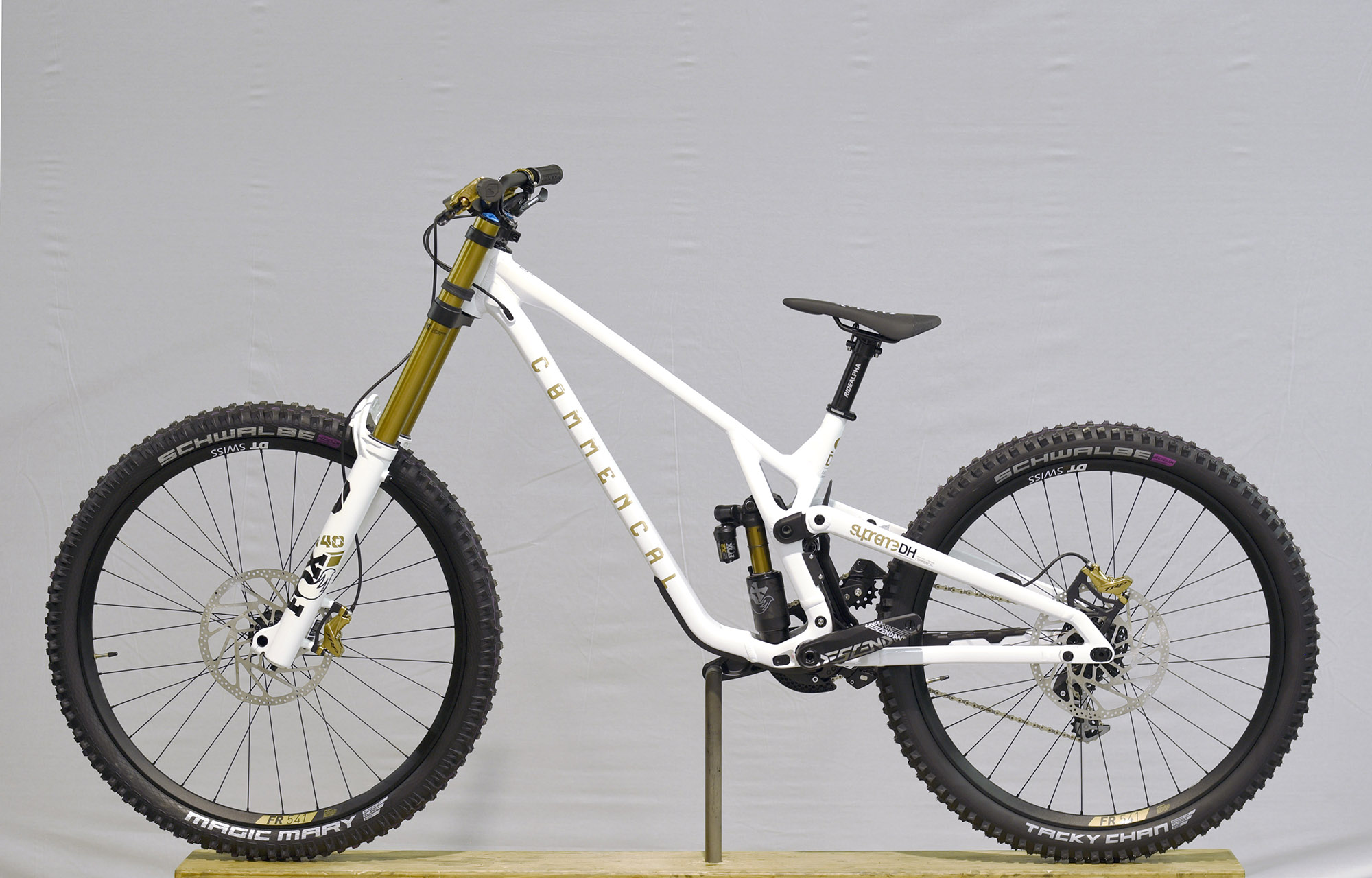 COMMENCAL SUPREME DH V5 SIGNATURE LTD PURE WHITE - L (23151003) image number null