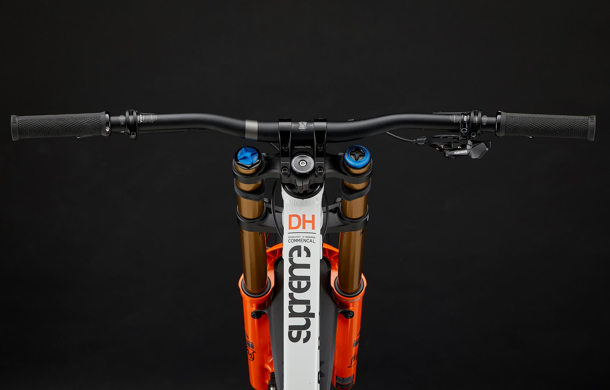 COMMENCAL SUPREME DH V5 SIGNATURE COIL PURE WHITE image number null