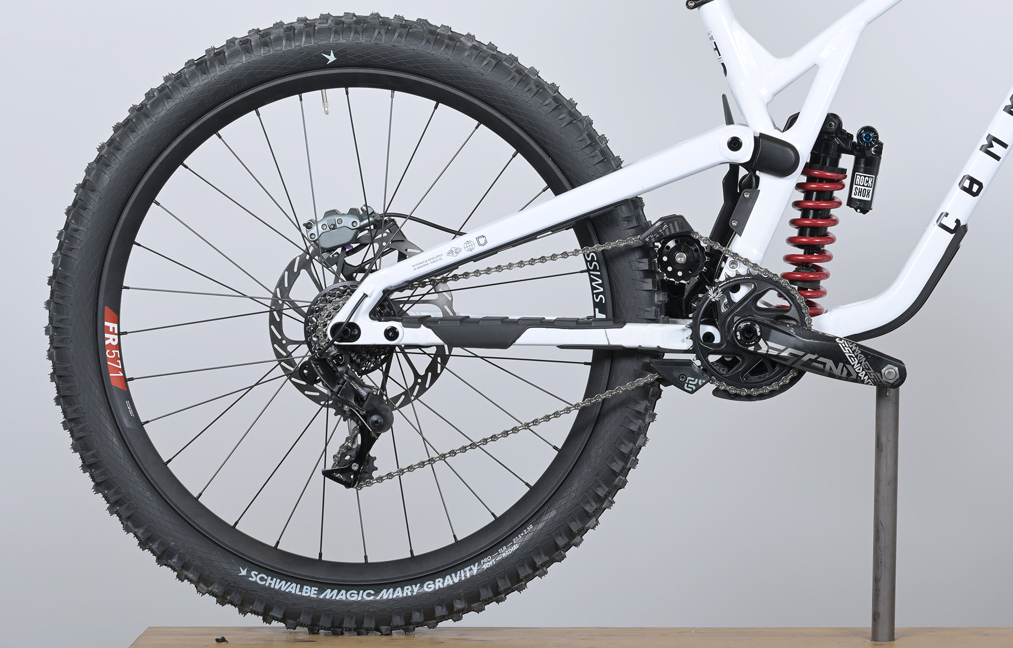 COMMENCAL SUPREME DH V5 ROCKSHOX PURE WHITE - L (24157103) image cover number large 0