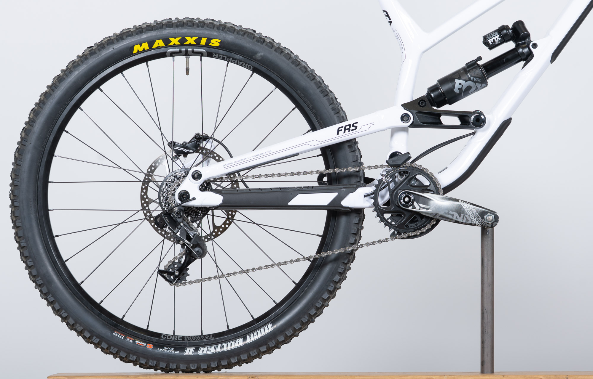 COMMENCAL FRS ESSENTIAL PURE WHITE - L (22150503) image cover number large 0