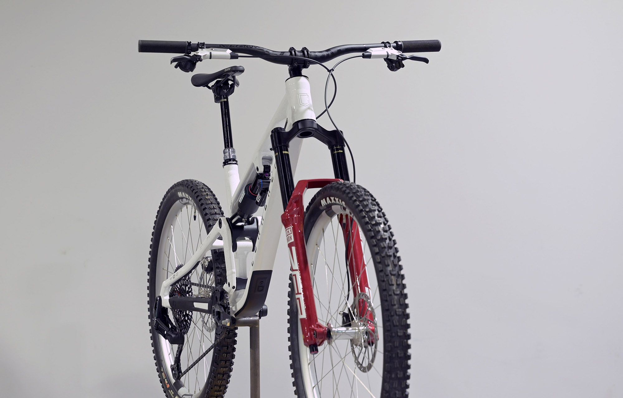 COMMENCAL META SX V5 ULTIMATE WHISTLER EDITION GLITTERY WHITE - M (24136602) image cover number large 2