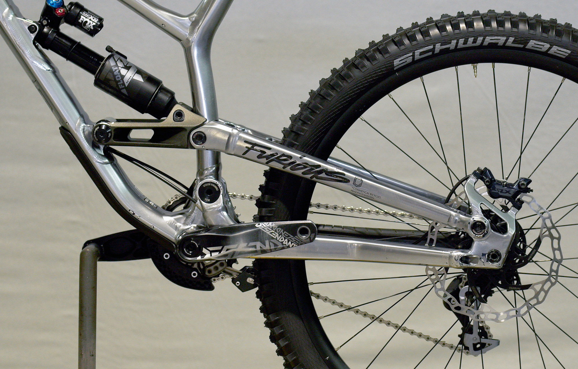 COMMENCAL FURIOUS ESSENTIAL GUN METAL- M (21151002) image number null