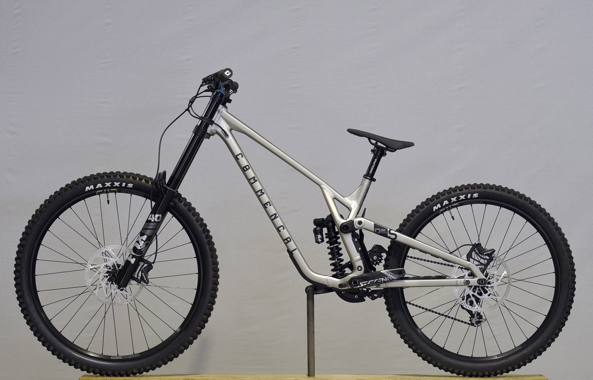 COMMENCAL SUPREME DH V5 ESSENTIAL SILVER - L (23150903) image number null
