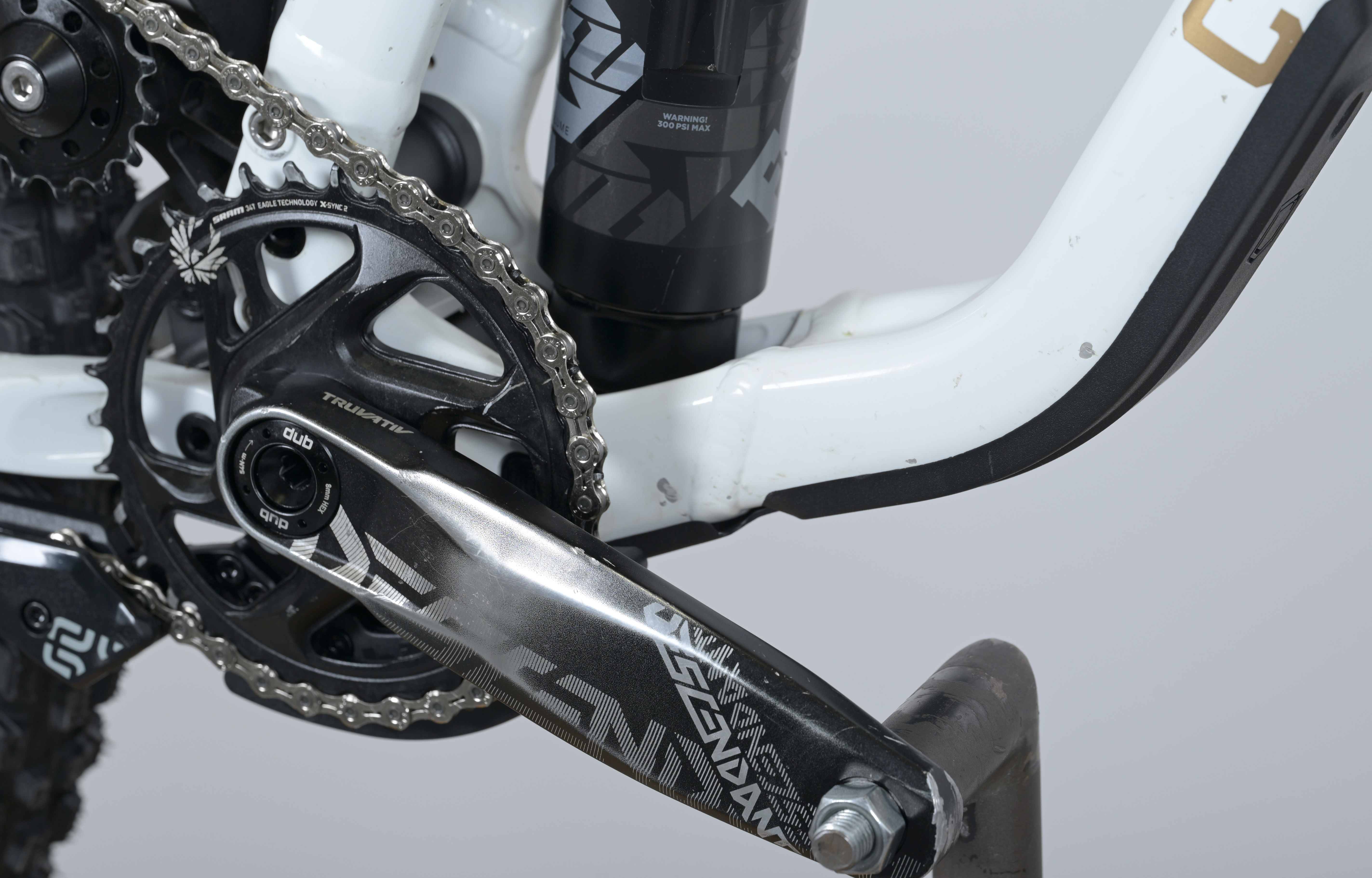 COMMENCAL SUPREME DH V5 SIGNATURE LTD PURE WHITE - L (23151003) image cover number large 6