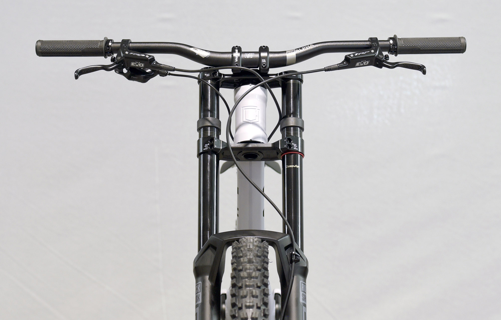COMMENCAL SUPREME DH V5 RIDE ROCKSHOX TEAM CLOUD - M (23150802) image number null