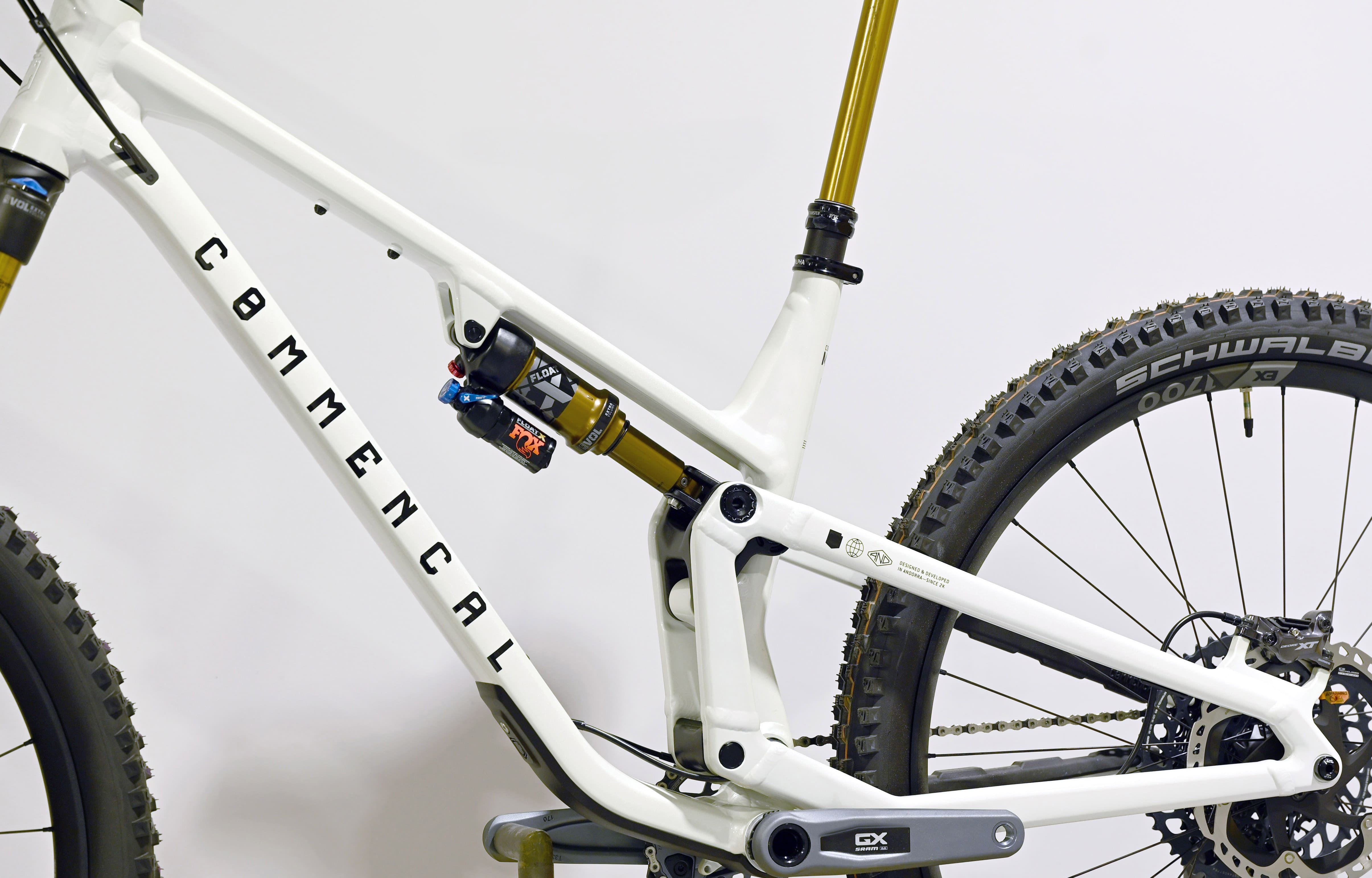 COMMENCAL META V5 SIGNATURE CLEAR SILVER 2 - L (24122003) image number null