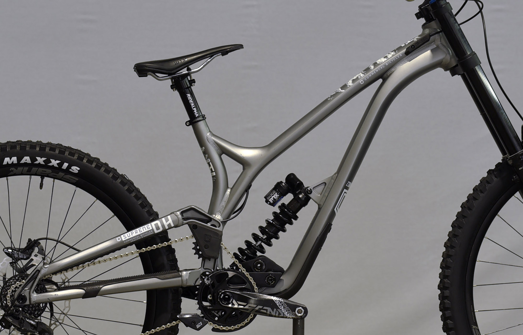 COMMENCAL SUPREME DH 29/27 RACE MATTE GRAPHITE  - L (21151203) image number null