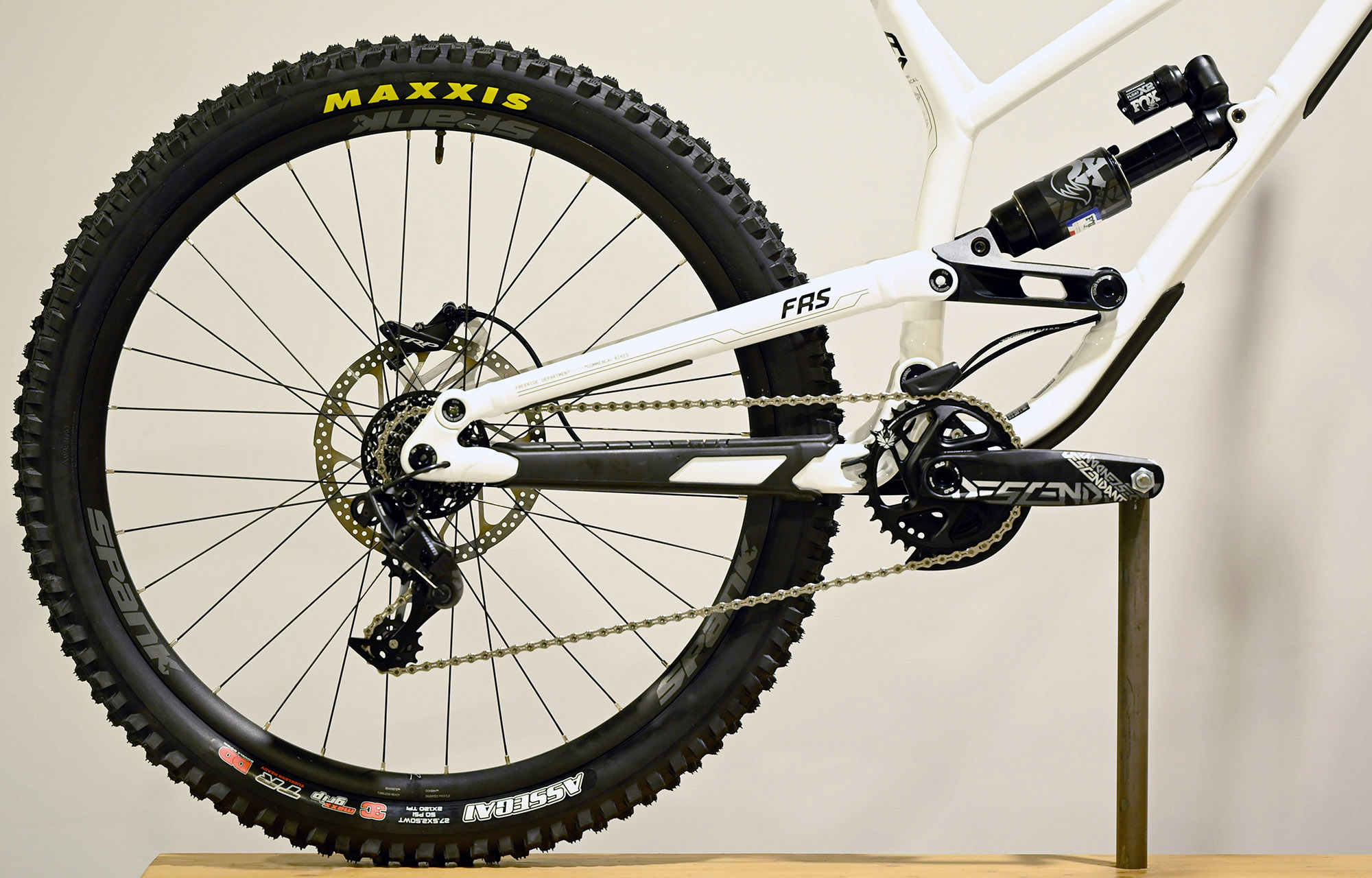 COMMENCAL FRS ESSENTIAL PURE WHITE - M (22151902) image number null