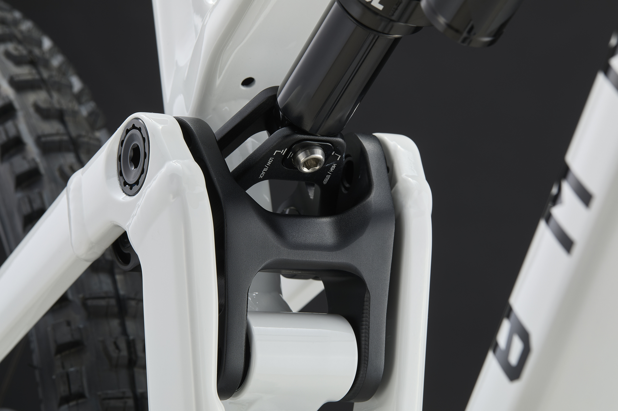 COMMENCAL META V5 ESSENTIAL PURE WHITE 2027 image large number 8