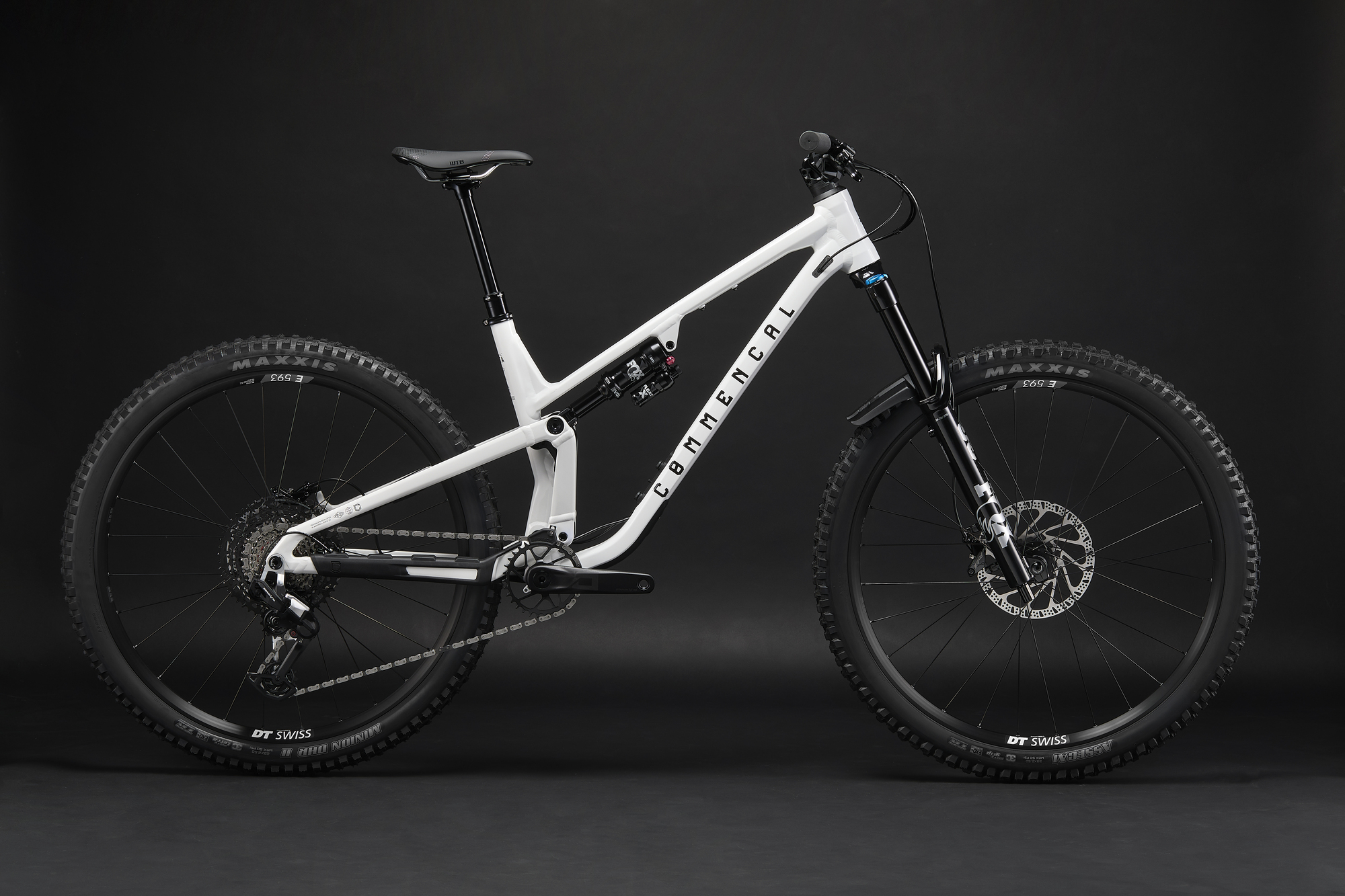 COMMENCAL META V5 ESSENTIAL PURE WHITE 2027 image large number 0