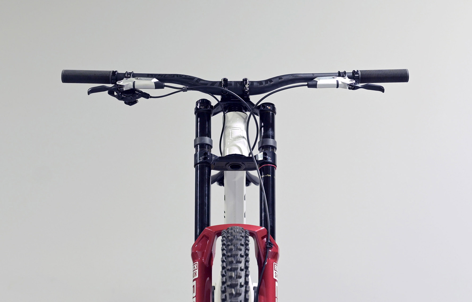 COMMENCAL SUPREME DH V5 ULTIMATE WHISTLER EDITION 2 - L (24157803) image cover number large 4