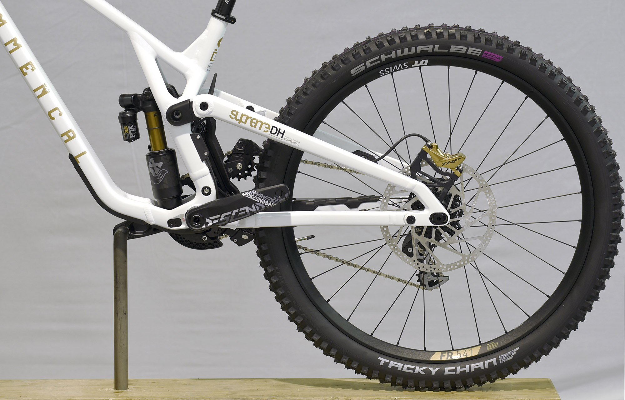COMMENCAL SUPREME DH V5 SIGNATURE LTD PURE WHITE - L (23151003) image number null