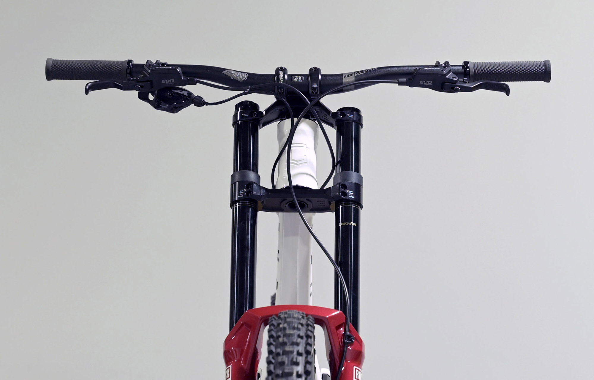 COMMENCAL SUPREME DH V5 XS PURE WHITE - (25174100) image cover number large 3