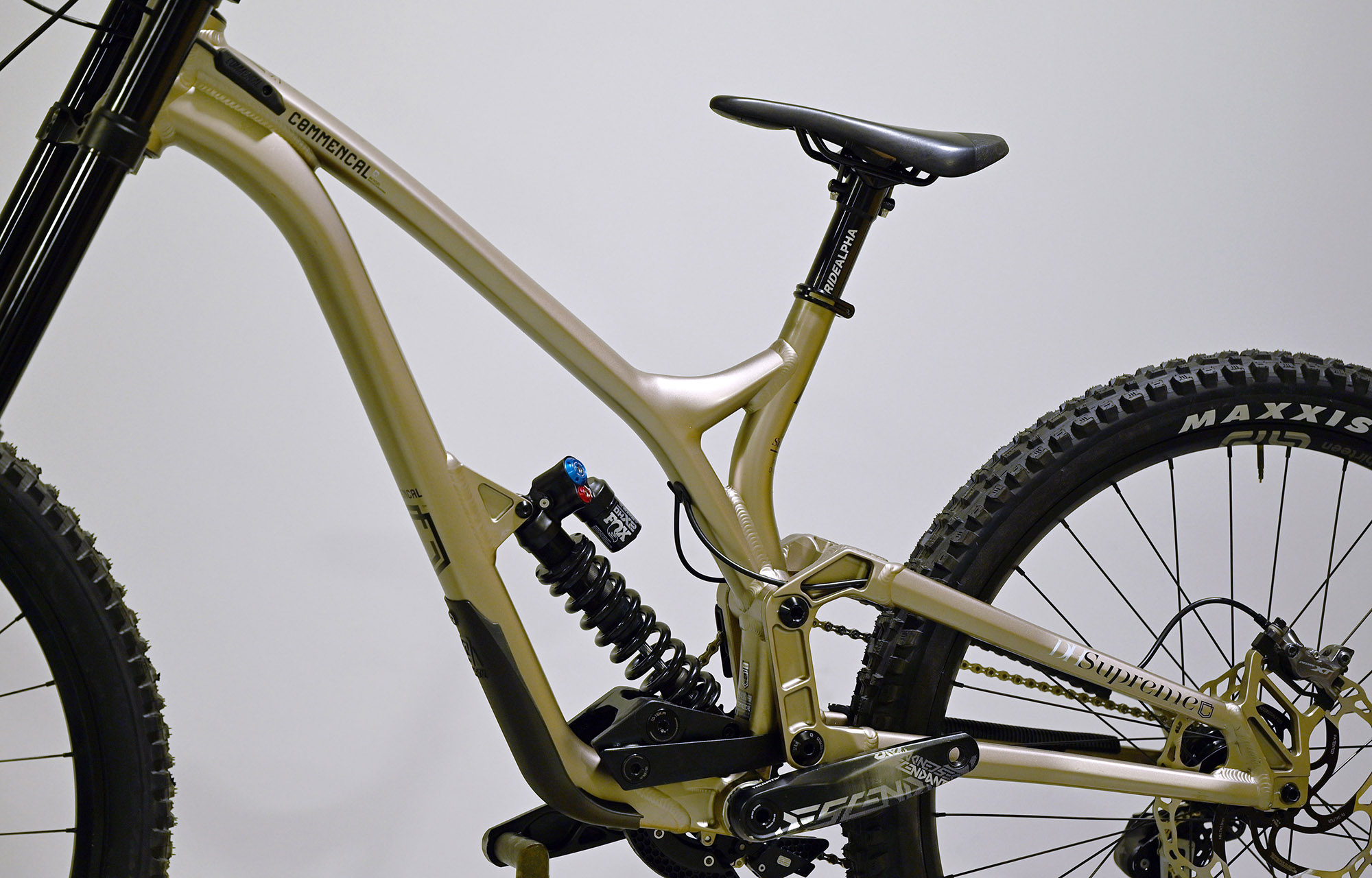 COMMENCAL SUPREME DH RACE CHAMPAGNE - M (22150102) image number null