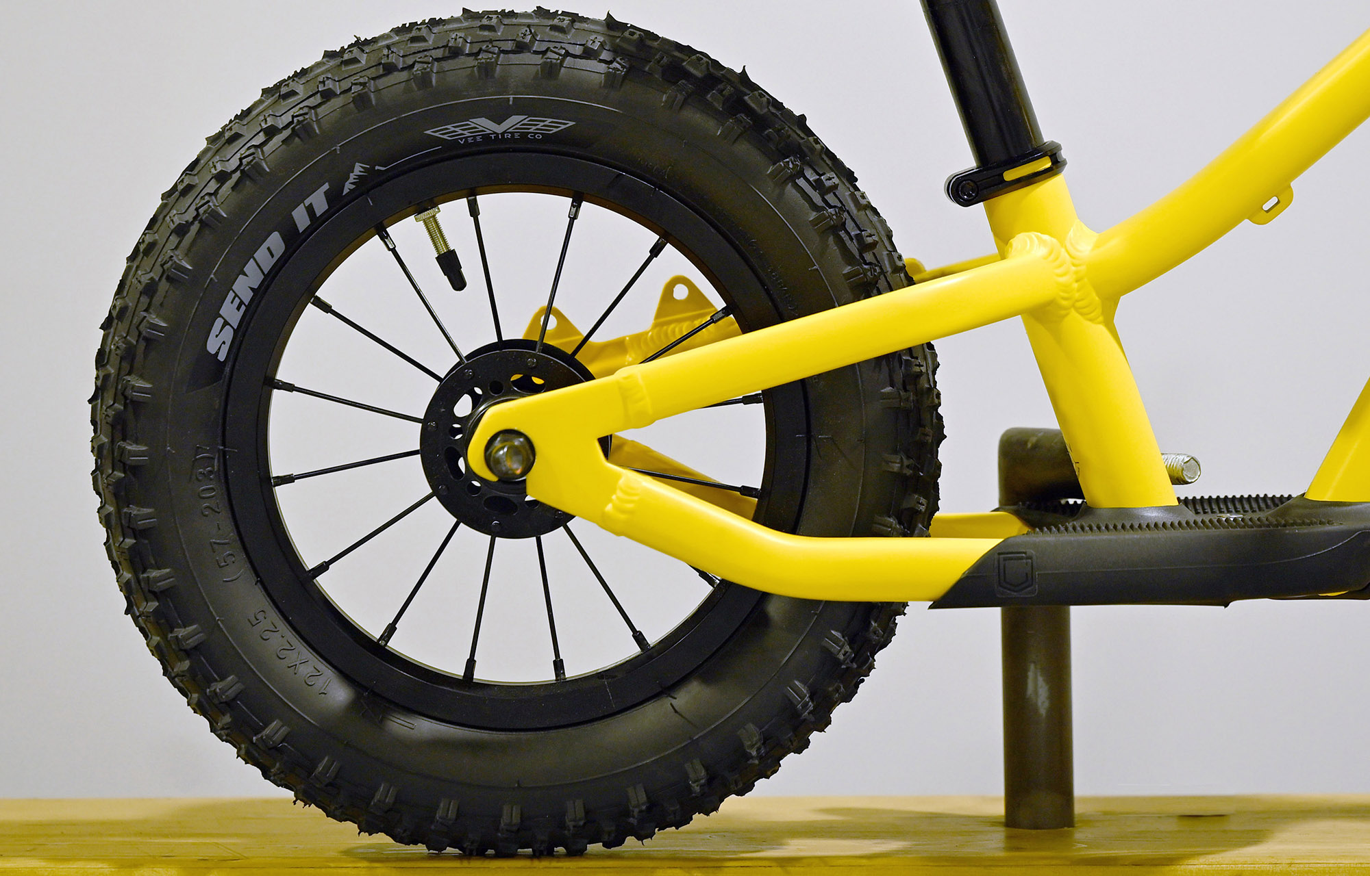 COMMENCAL RAMONES 12 PUSH BIKE OHLINS YELLOW - (23177801) image cover number large 0