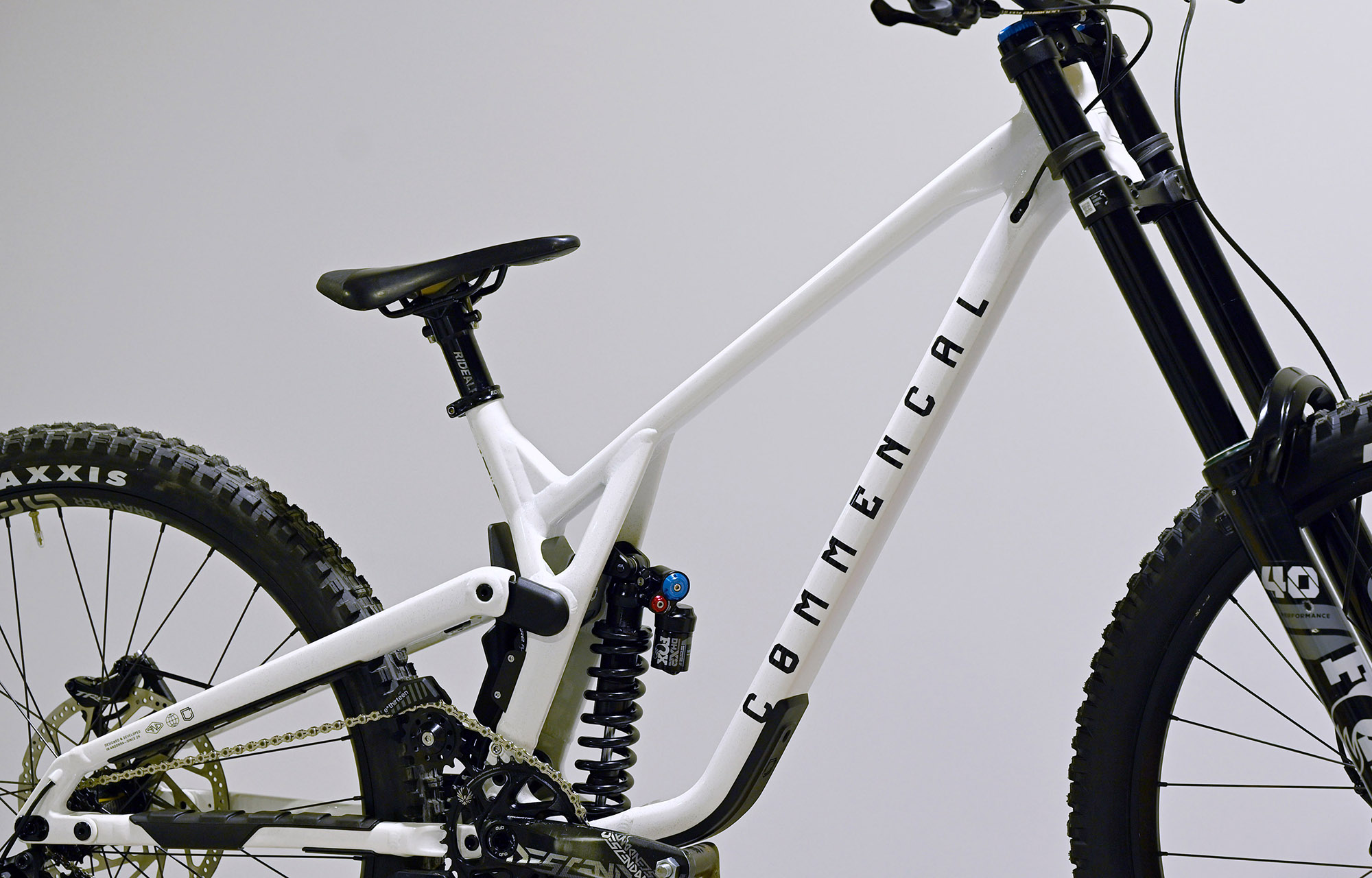 COMMENCAL SUPREME DH V5 ESSENTIAL GLITTERY WHITE - L (23150103) image number null