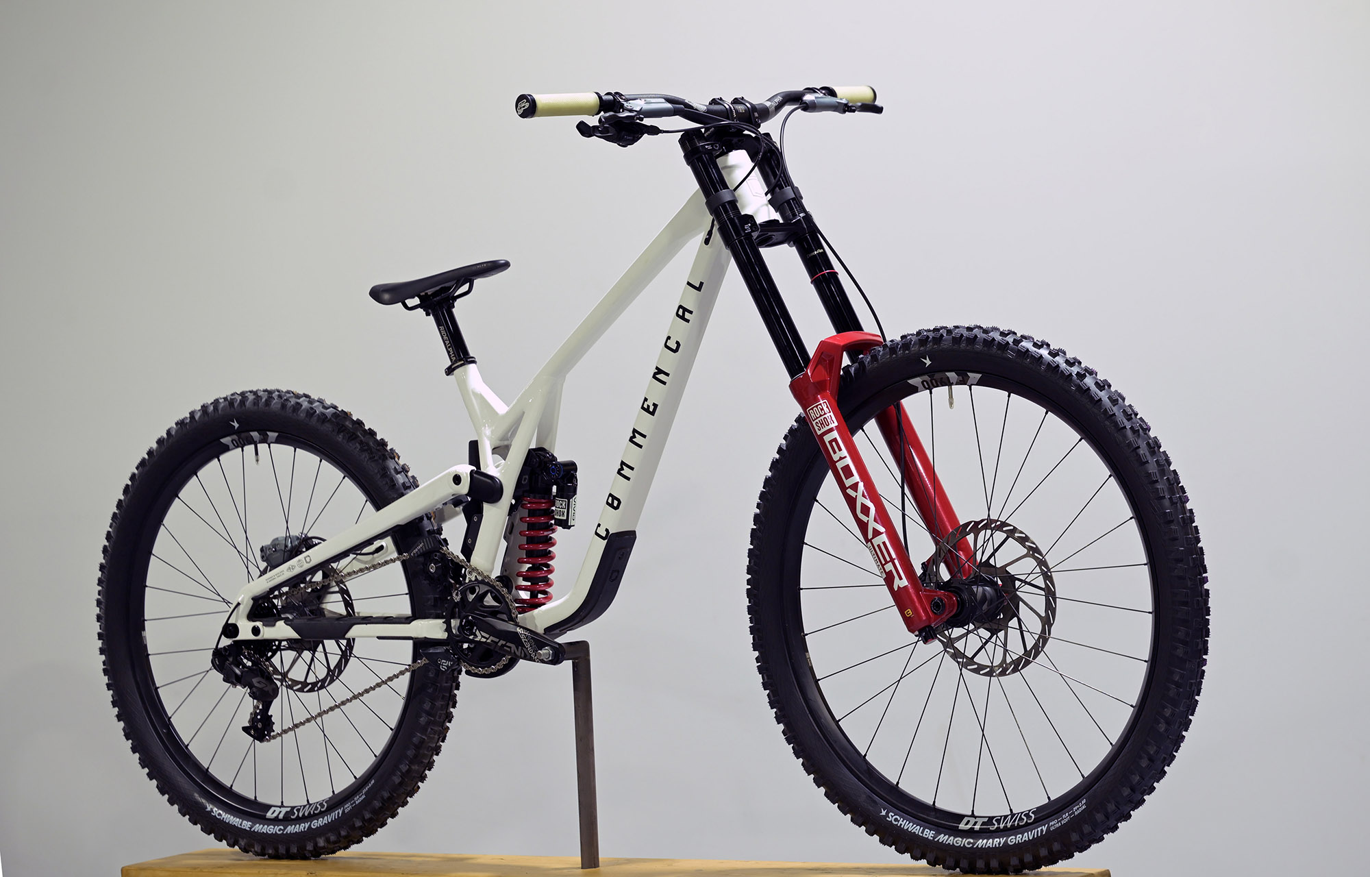 COMMENCAL SUPREME DH V5 ROCKSHOX PURE WHITE - M (24157102) image cover number large 2