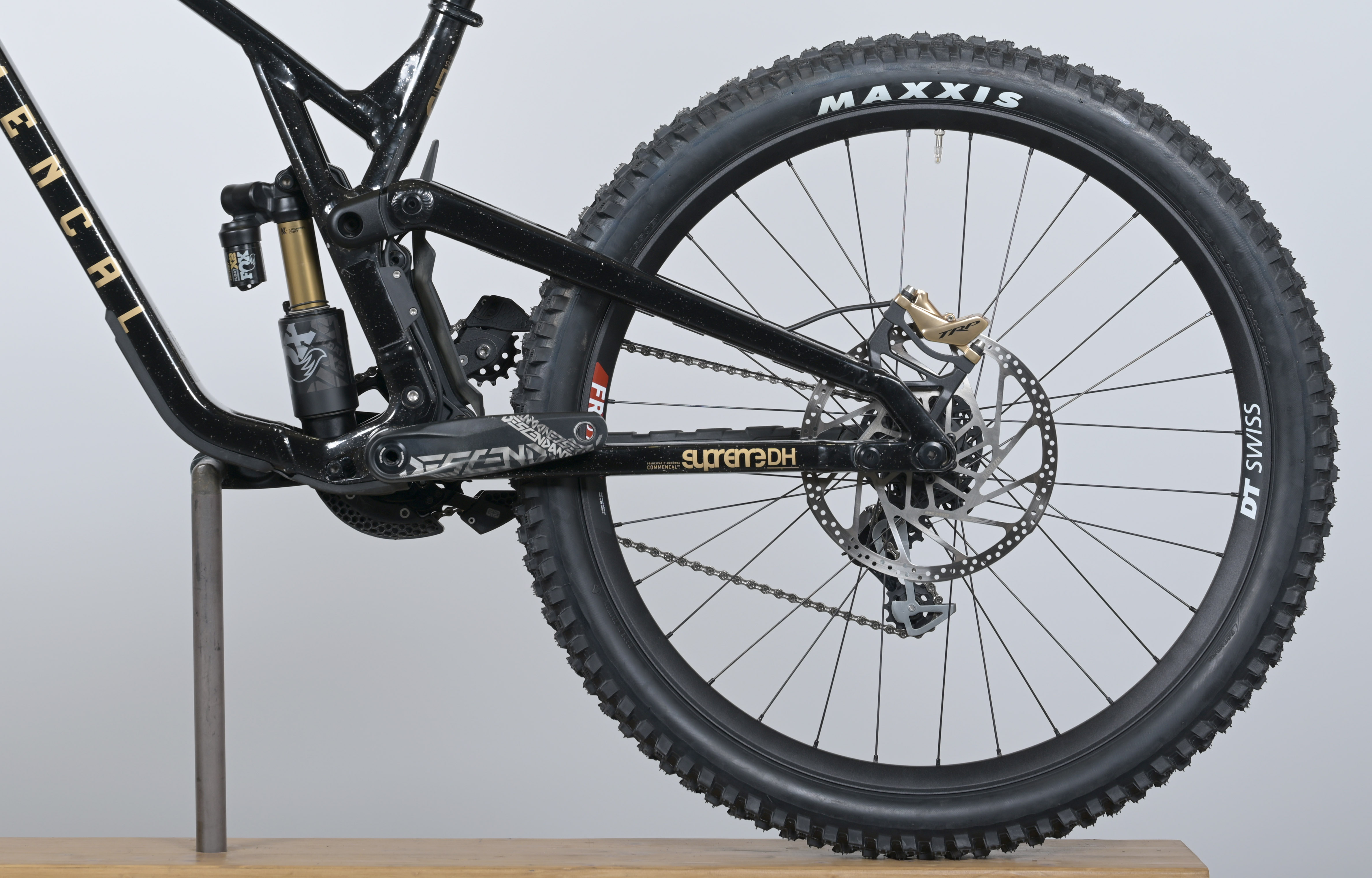 COMMENCAL SUPREME DH V5 SIGNATURE LTD GLITTERY BLACK - L (24150303) image cover number large 2