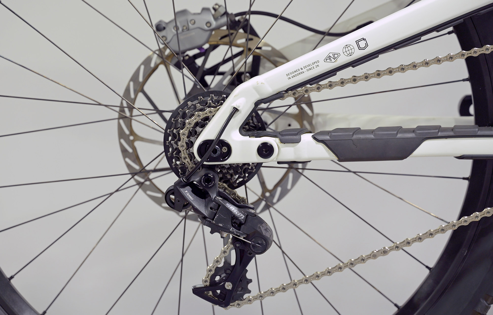 COMMENCAL SUPREME DH V5 ROCKSHOX PURE WHITE - L (24157103) image cover number large 4