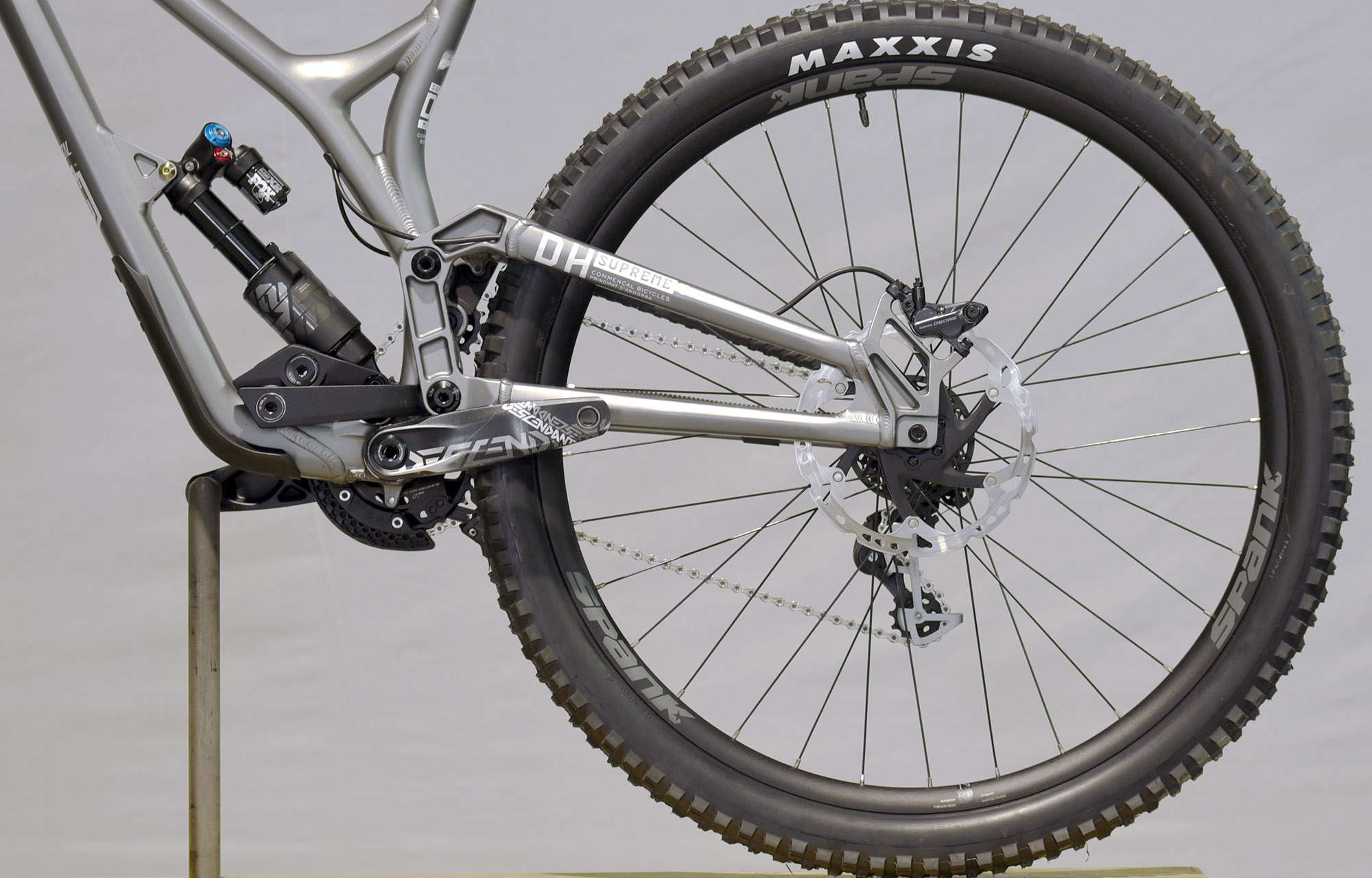 COMMENCAL SUPREME DH 29 RACE MATTE GRAPHITE - M (21150002) image number null
