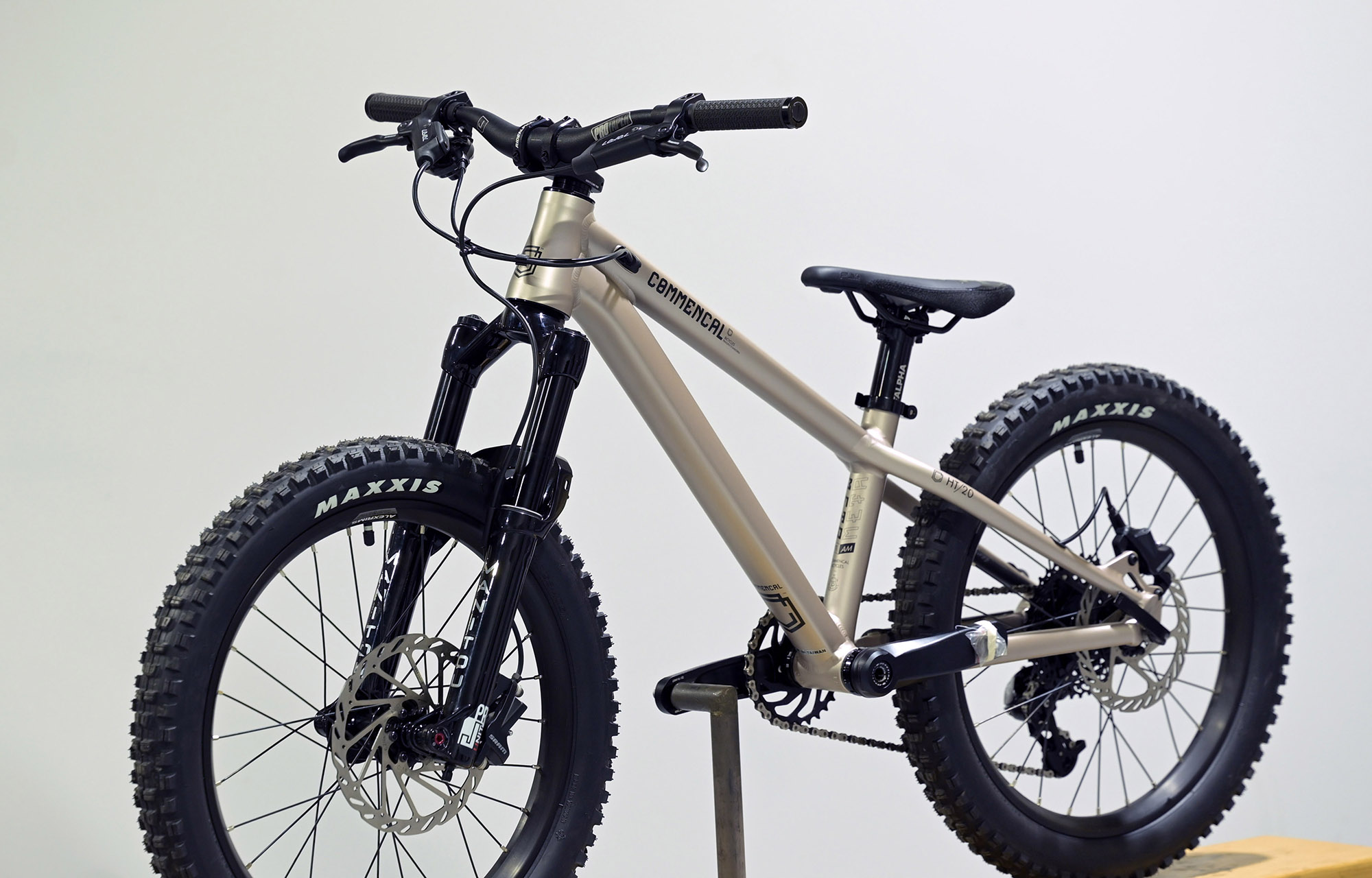 COMMENCAL META HT 20 CHAMPAGNE - (22170100) image cover number large 4