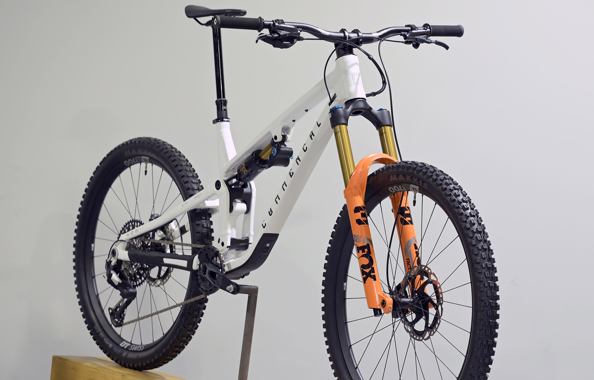 COMMENCAL META SX V5 SIGNATURE PURE WHITE - L (25132503) image cover number large 2