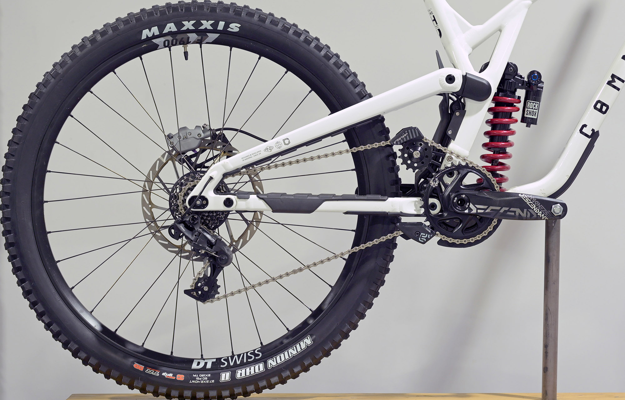 COMMENCAL SUPREME DH V5 ROCKSHOX PURE WHITE - L (24157103) image cover number large 0