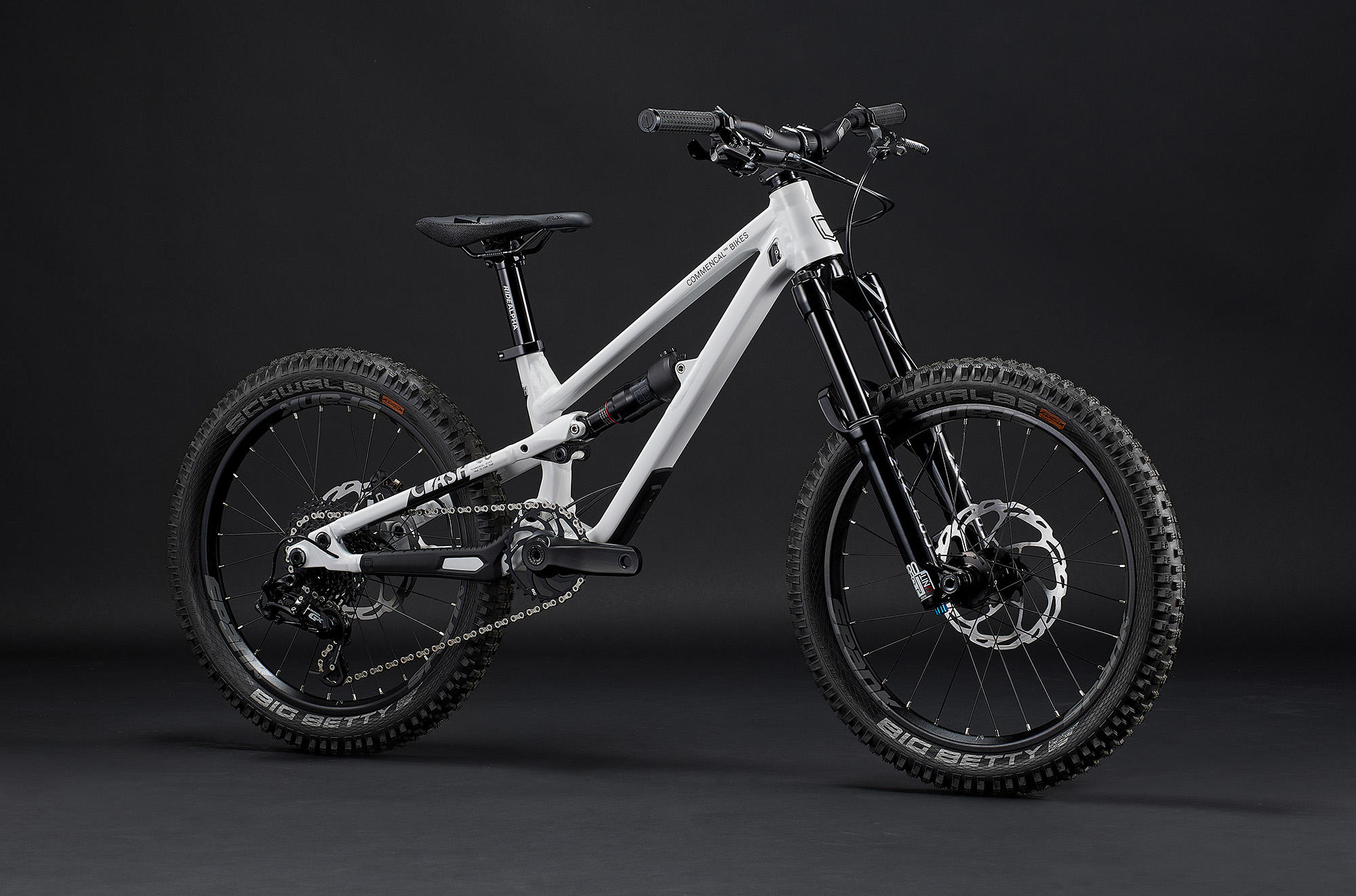 COMMENCAL CLASH 20 V2  PURE WHITE image number null