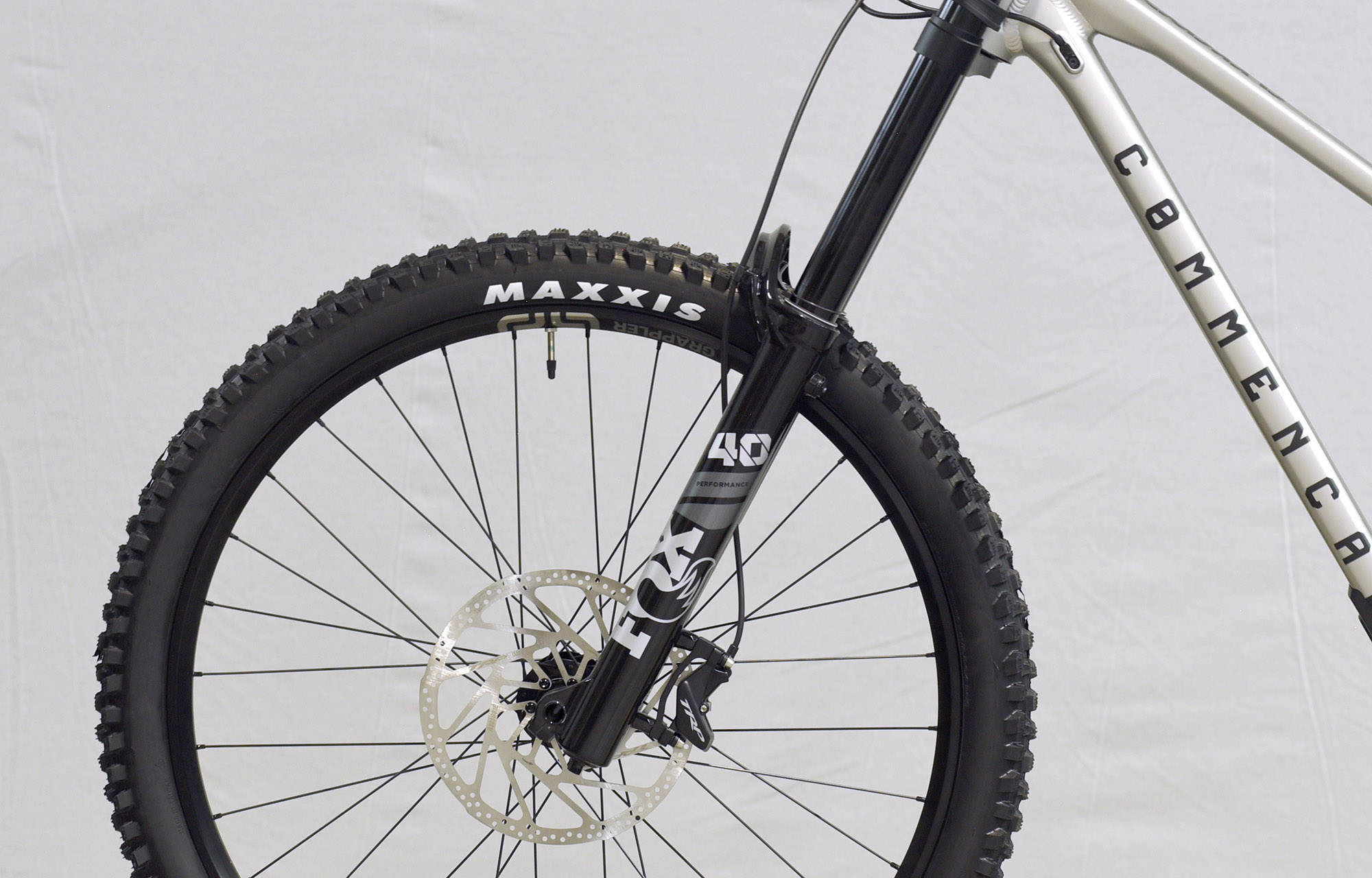 COMMENCAL SUPREME DH V5 ESSENTIAL SILVER - L (23150903) image number null