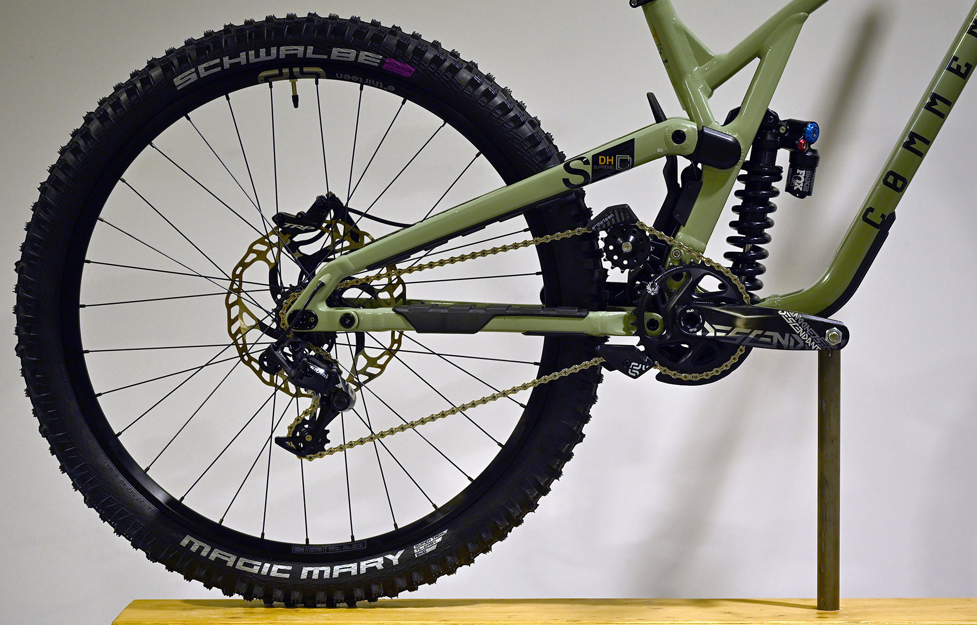 COMMENCAL SUPREME DH V5 ESSENTIAL HERITAGE GREEN - M (22150802) image cover number large 0