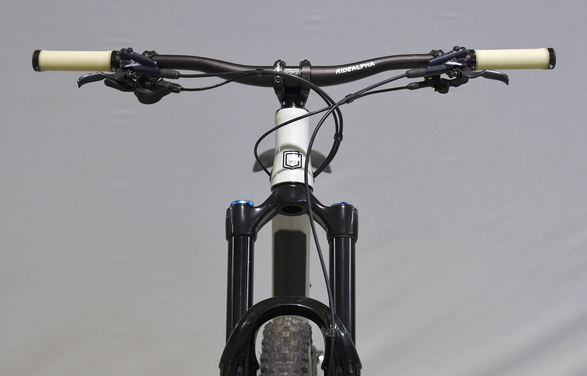 COMMENCAL CLASH ESSENTIAL ASH GREY - L (22132603) image number null