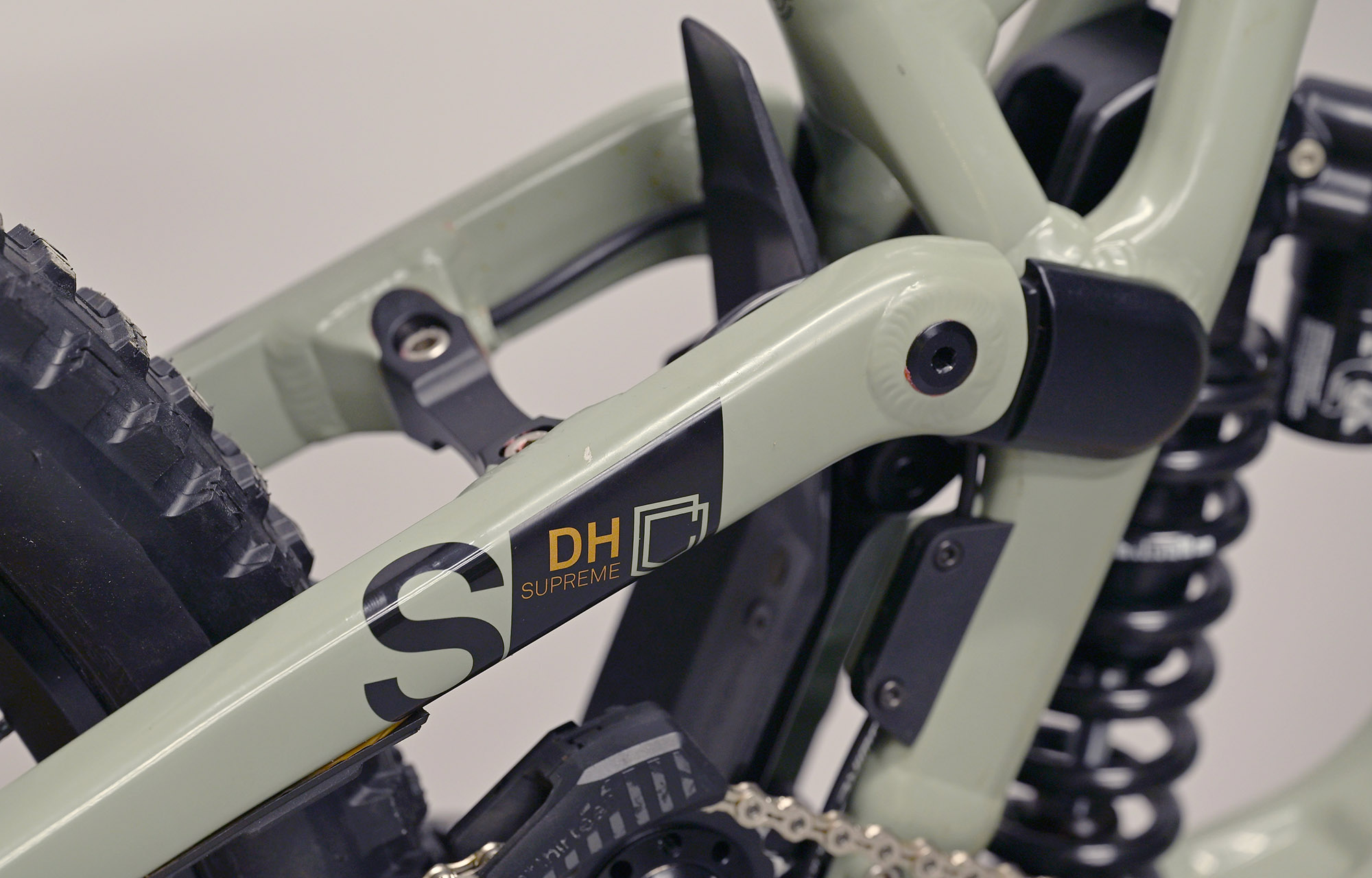 COMMENCAL SUPREME DH V5 ESSENTIAL HERITAGE GREEN - L (22150803) image number null