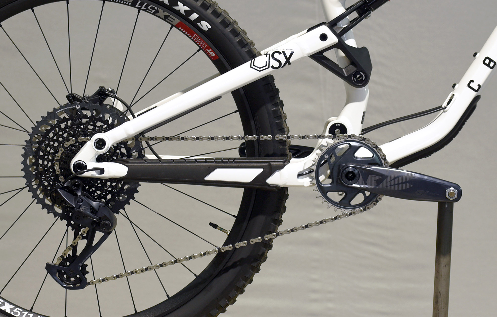 COMMENCAL META SX RACE PURE WHITE - L (22134903) image number null