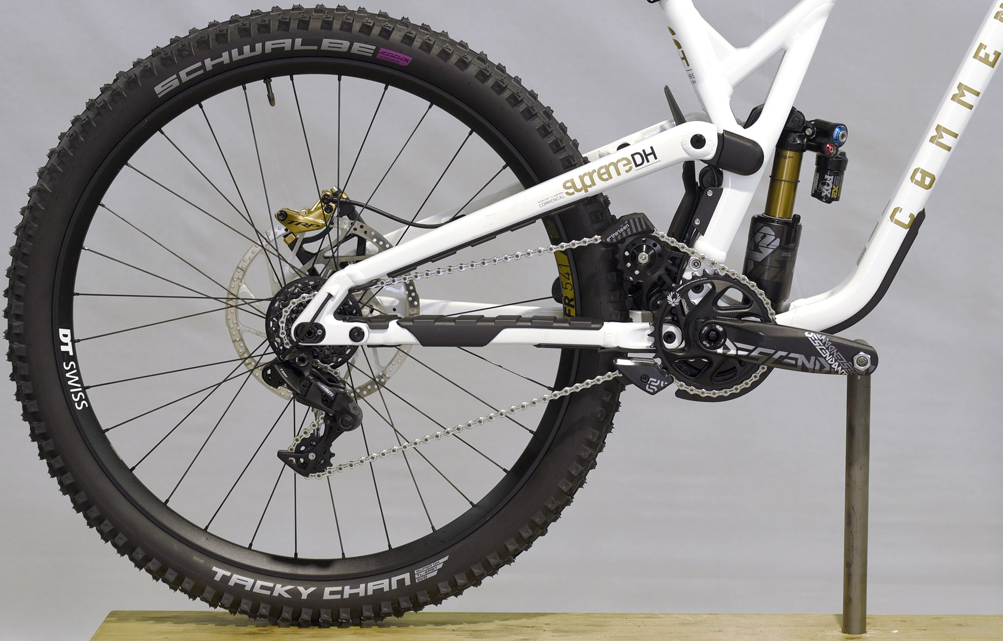 COMMENCAL SUPREME DH V5 SIGNATURE LTD PURE WHITE - S (23151001) image number null