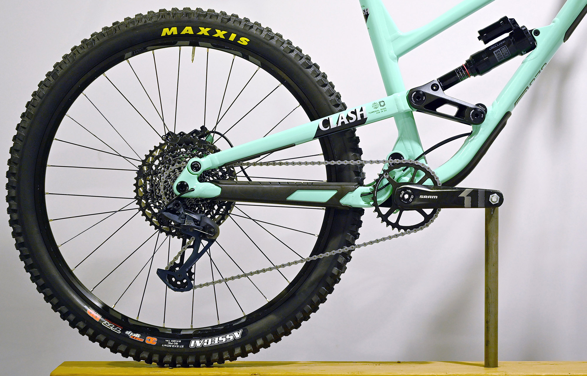 COMMENCAL CLASH RIDE EMERALD GREEN - L (23130103) image cover number large 0