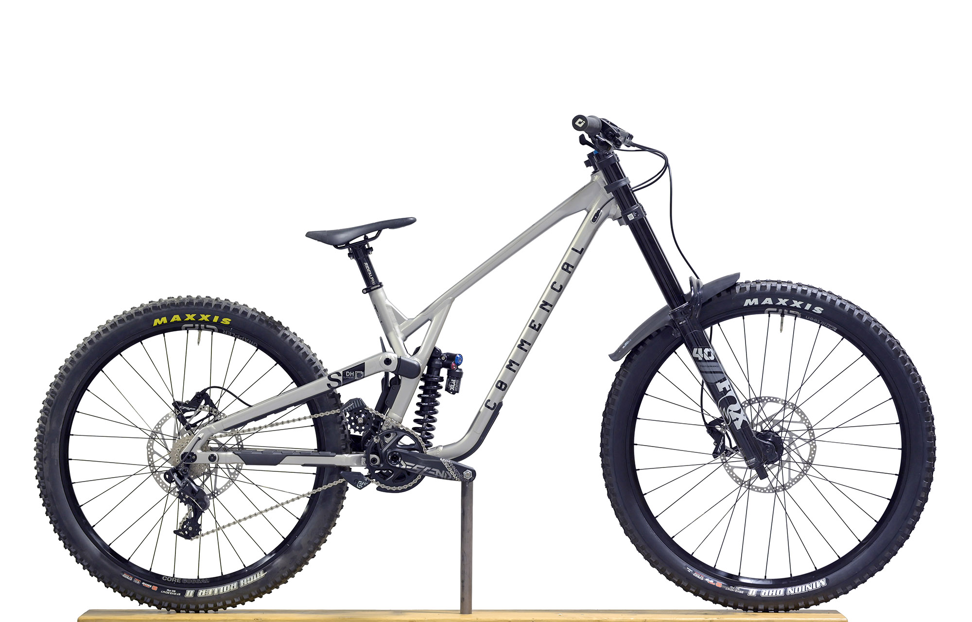 COMMENCAL SUPREME DH V5 ESSENTIAL SILVER - M (23150902) image number null