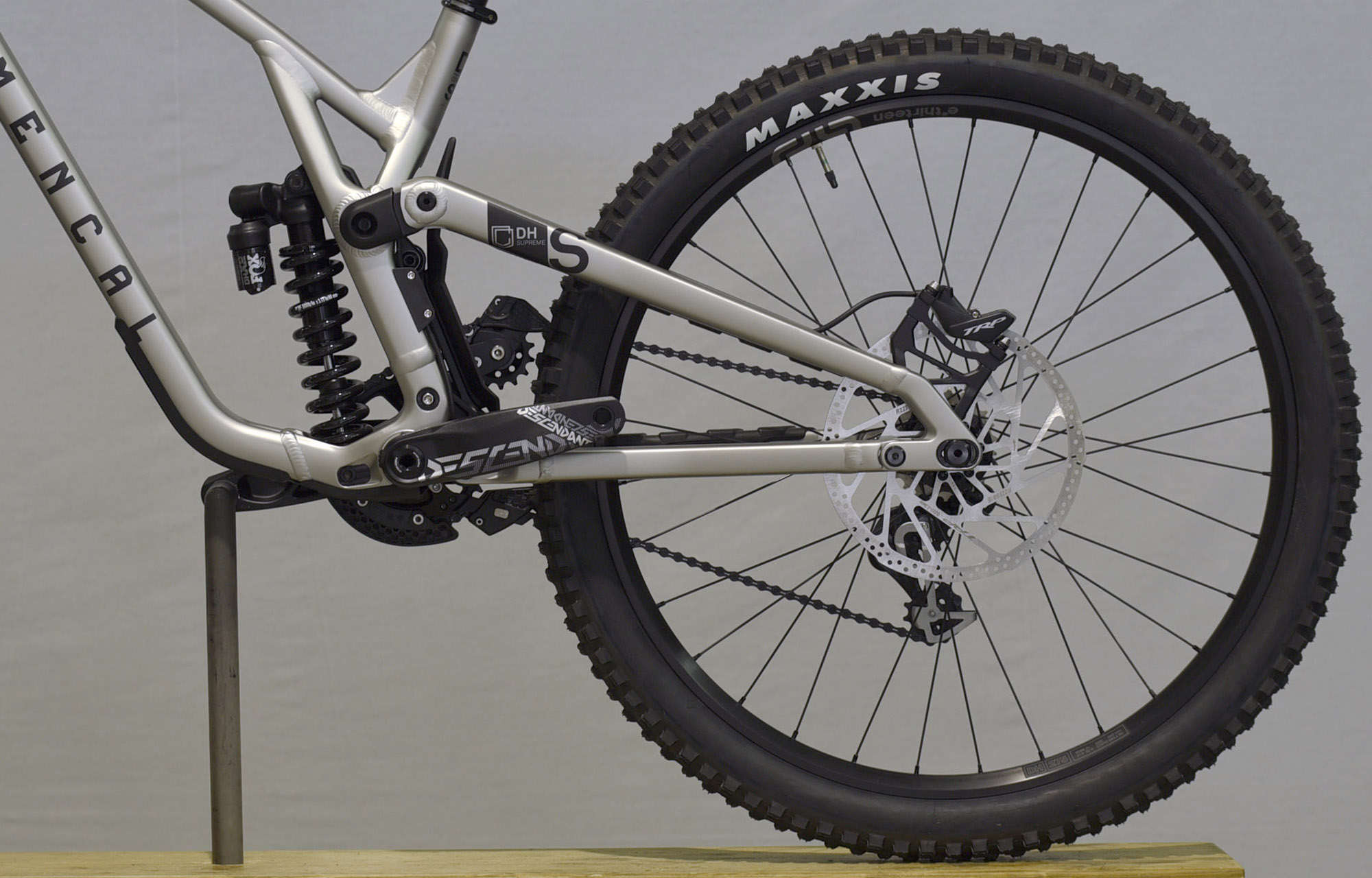 COMMENCAL SUPREME DH V5 ESSENTIAL SILVER - L (23150903) image number null