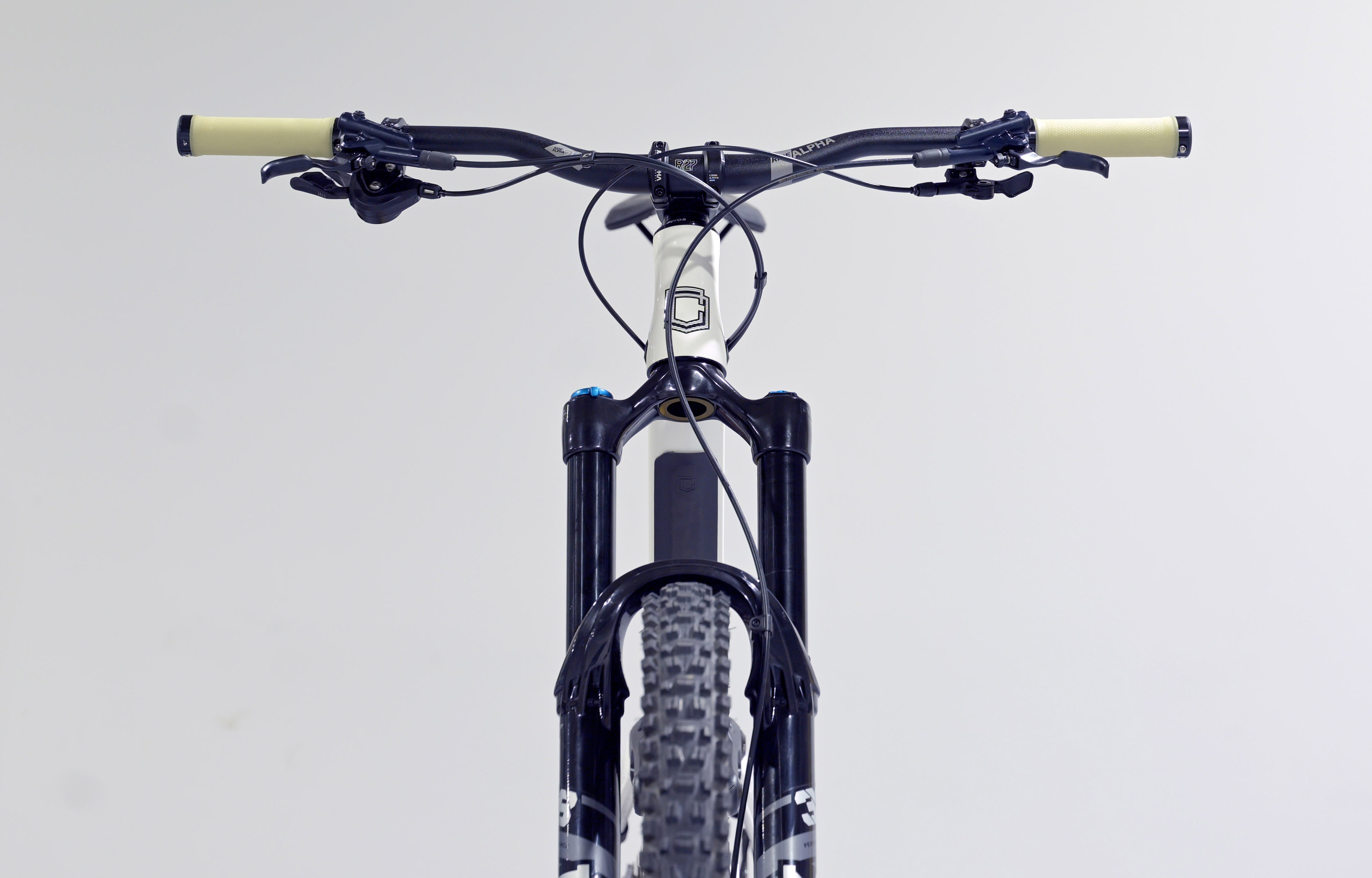 COMMENCAL CLASH ESSENTIAL PURE WHITE - M (24135602) image cover number large 2