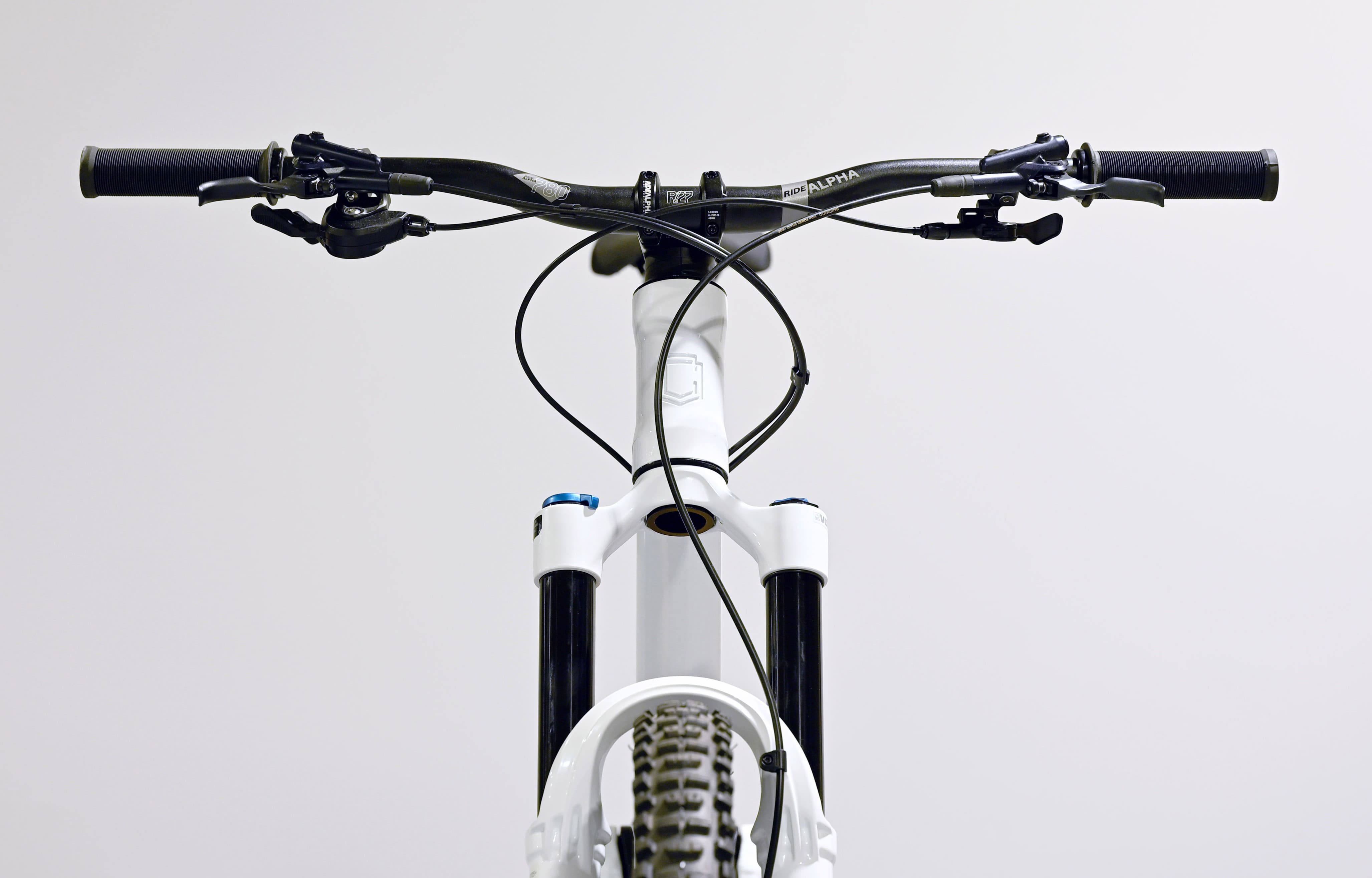 COMMENCAL META V5 ESSENTIAL PURE WHITE - L (23121103) image number null