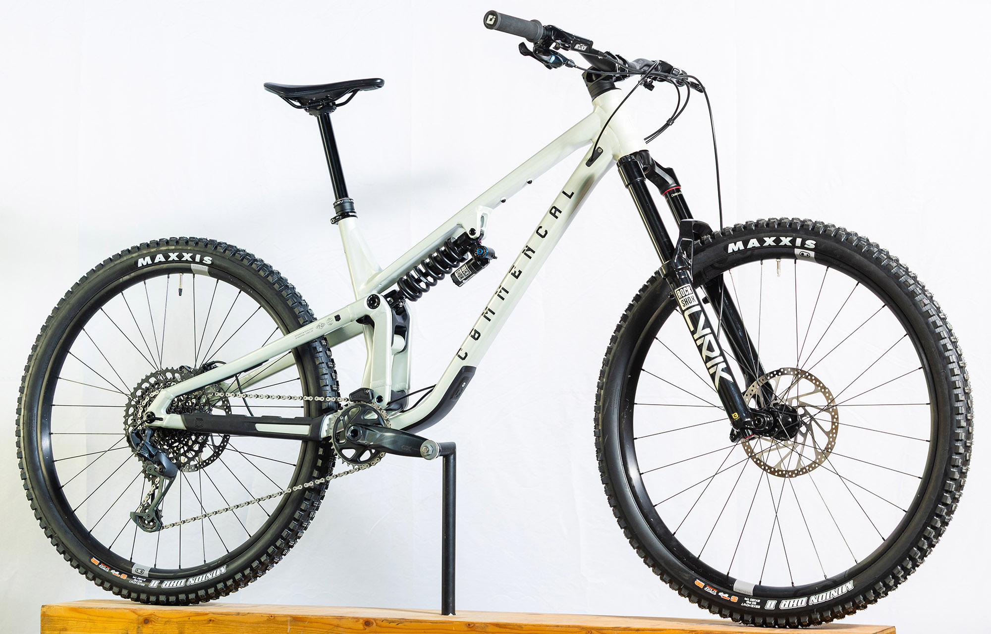 COMMENCAL META V5 RACE CLEAR SILVER - L (23121303) image cover number large 2