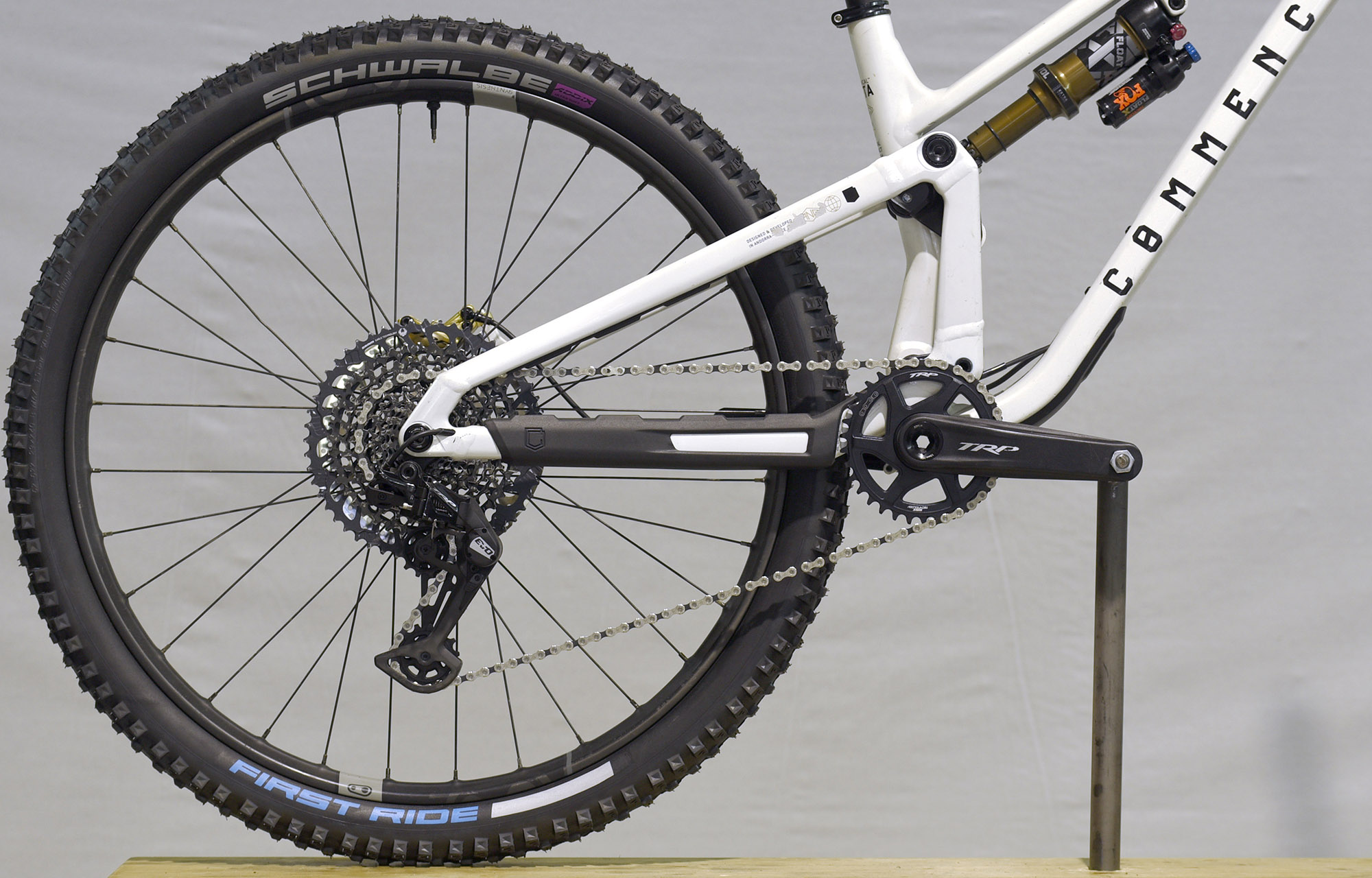 COMMENCAL META V5 CLEAR SILVER [COMMENCAL TEAM] ALC - S (24100011) image number null