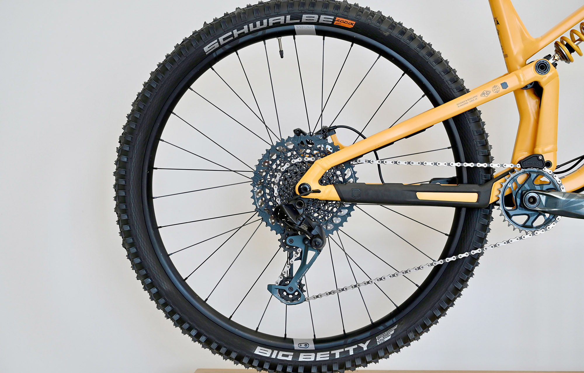 COMMENCAL META V5 OHLINS EDITION YELLOW - M (23122502) image cover number large 0