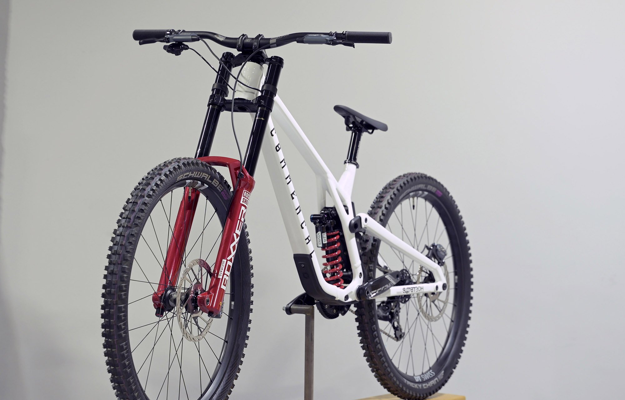 COMMENCAL SUPREME DH V5 ROCKSHOX PURE WHITE - L (24157103) image cover number large 4