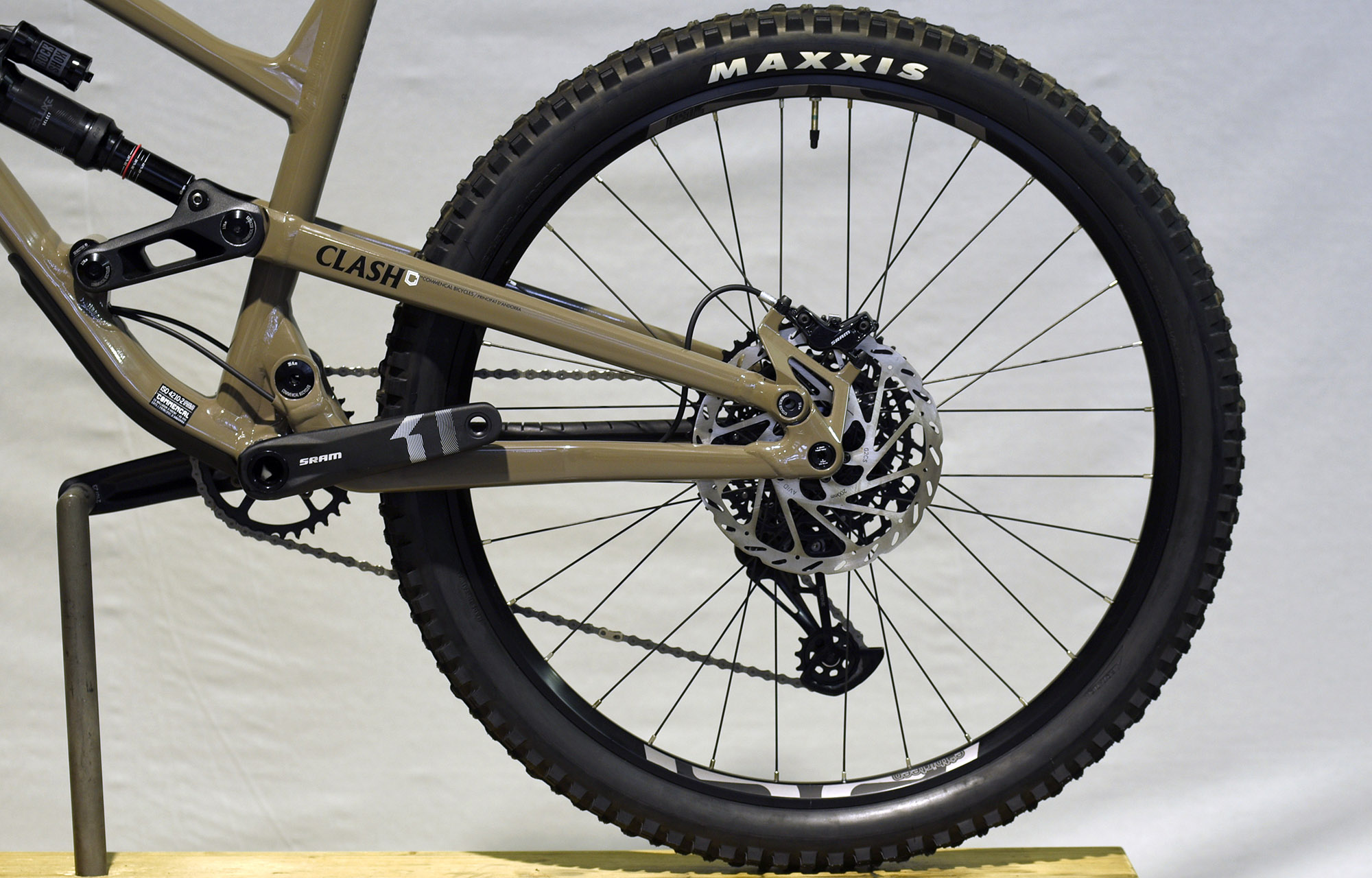 COMMENCAL CLASH RIDE DIRT - L (22131203) image number null