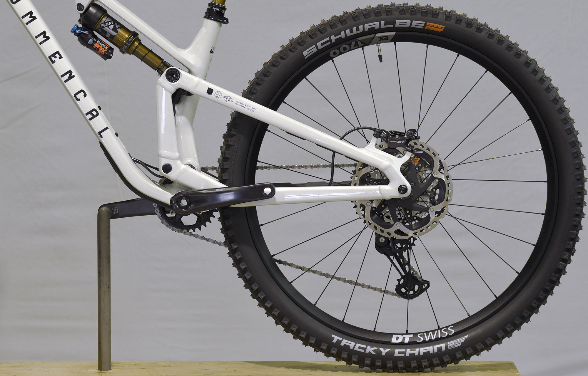 COMMENCAL META V5 SIGNATURE CLEAR SILVER - S (23121001) image number null
