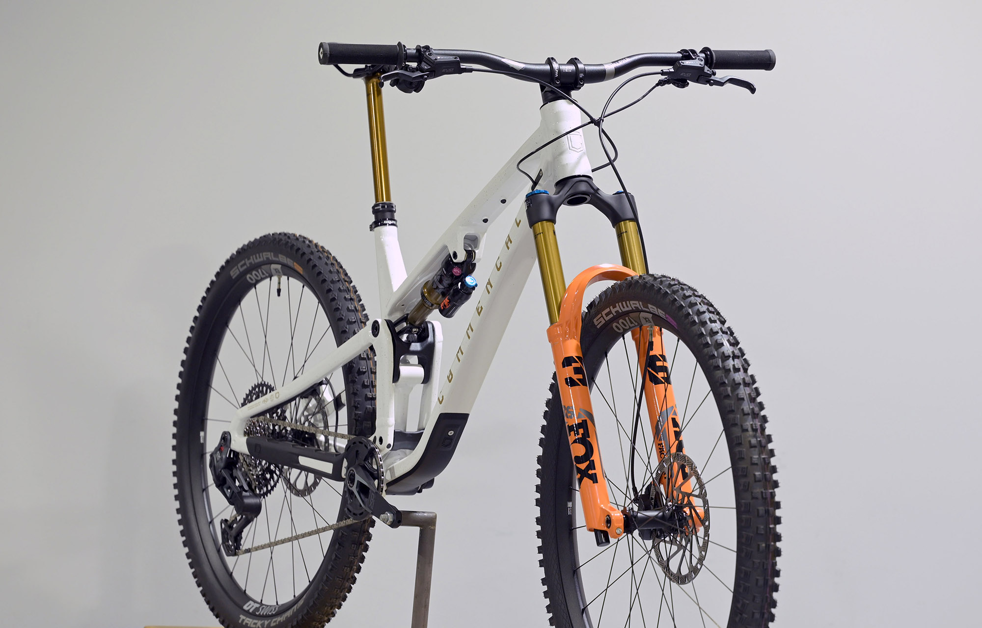 COMMENCAL META V5 SIGNATURE GLITTERY WHITE - L (24122303) image cover number large 2