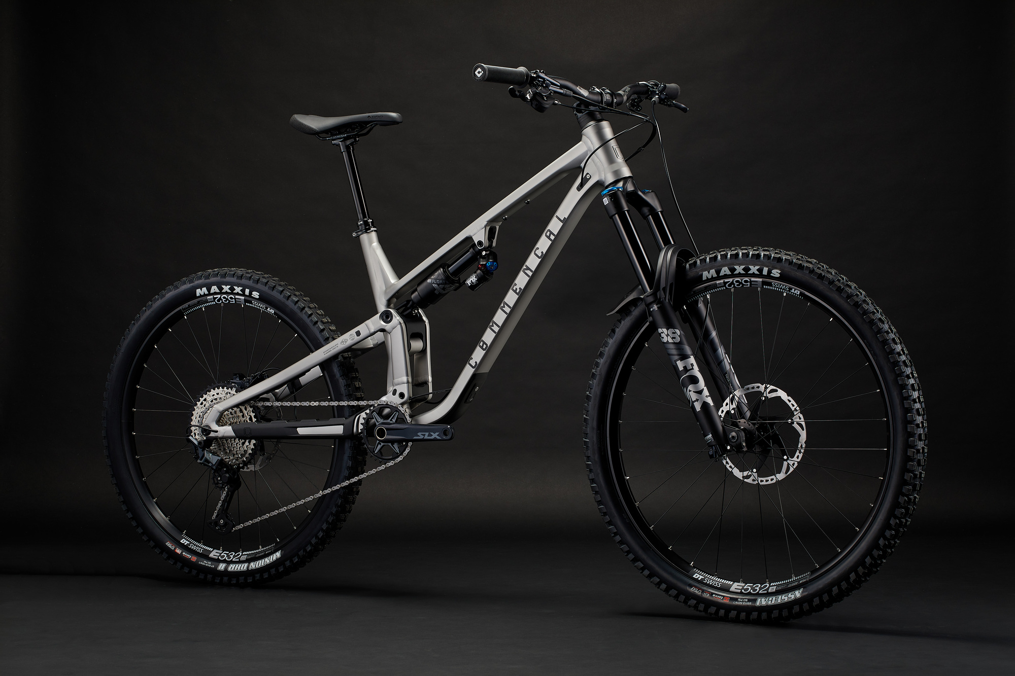 COMMENCAL META SX V5 ESSENTIAL SILVER image number null