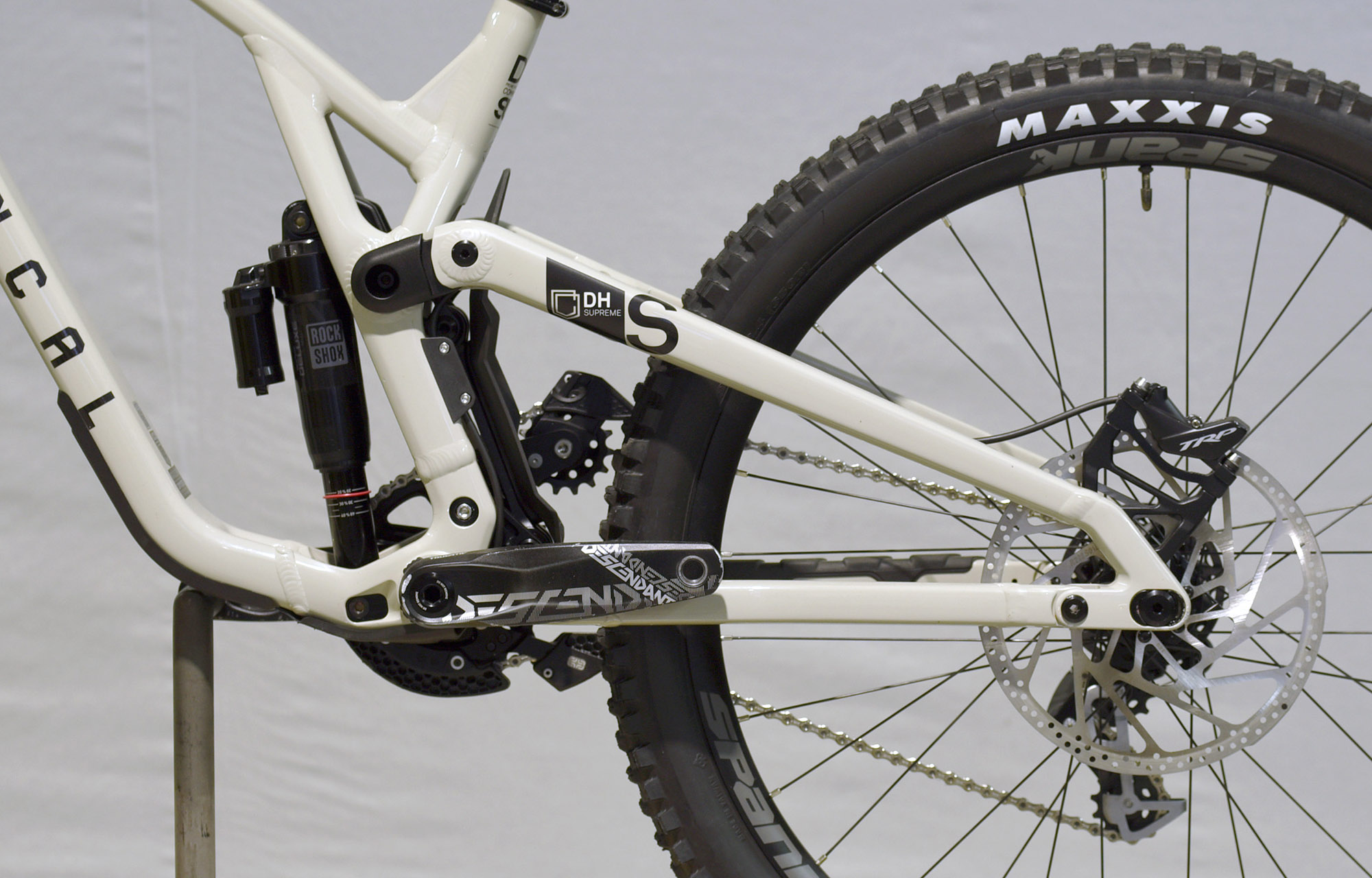 COMMENCAL SUPREME DH V5 RIDE CHALK - L (23150003) image number null